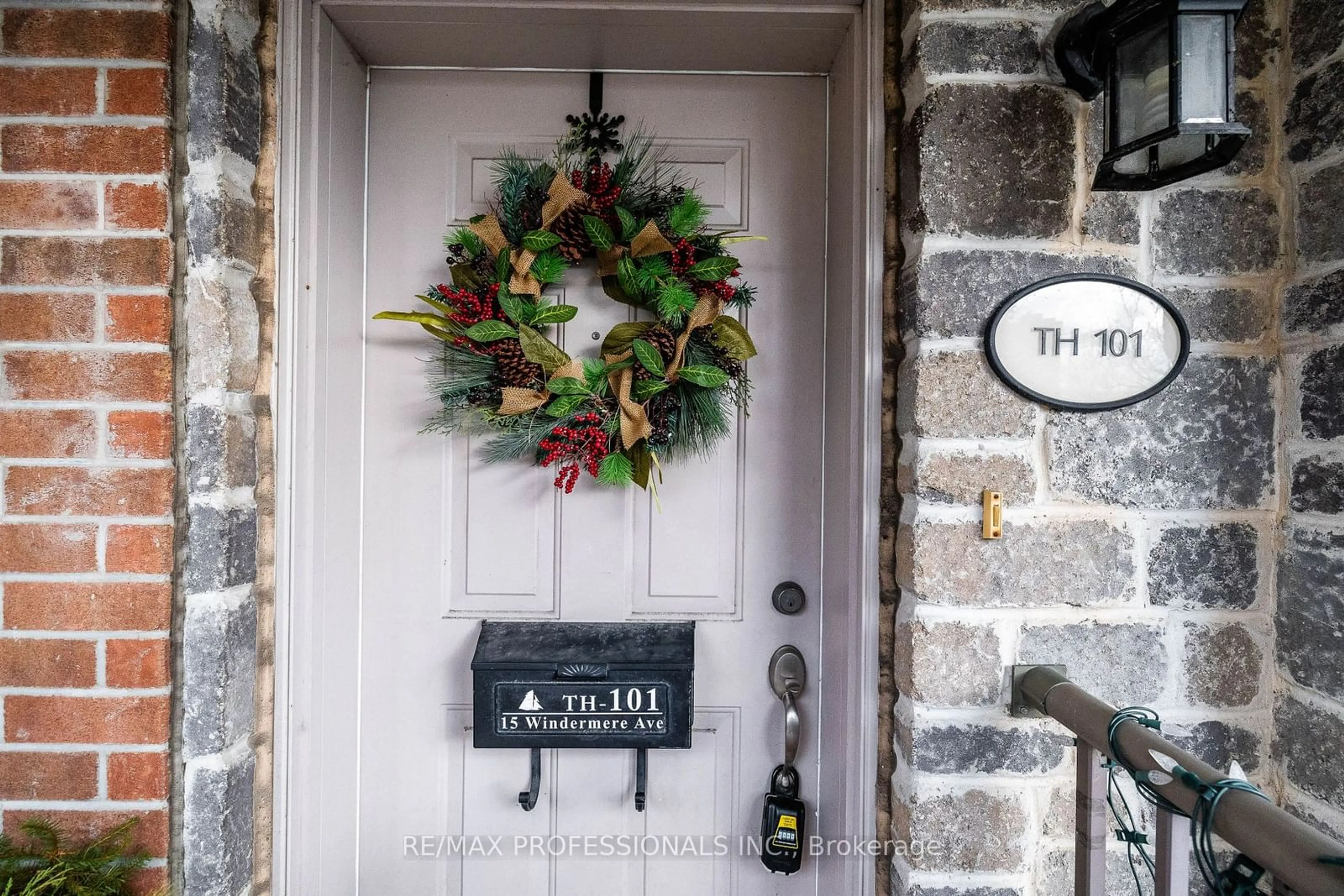 Indoor entryway, wood floors for 15 Windermere Ave #TH101, Toronto Ontario M6S 5A2