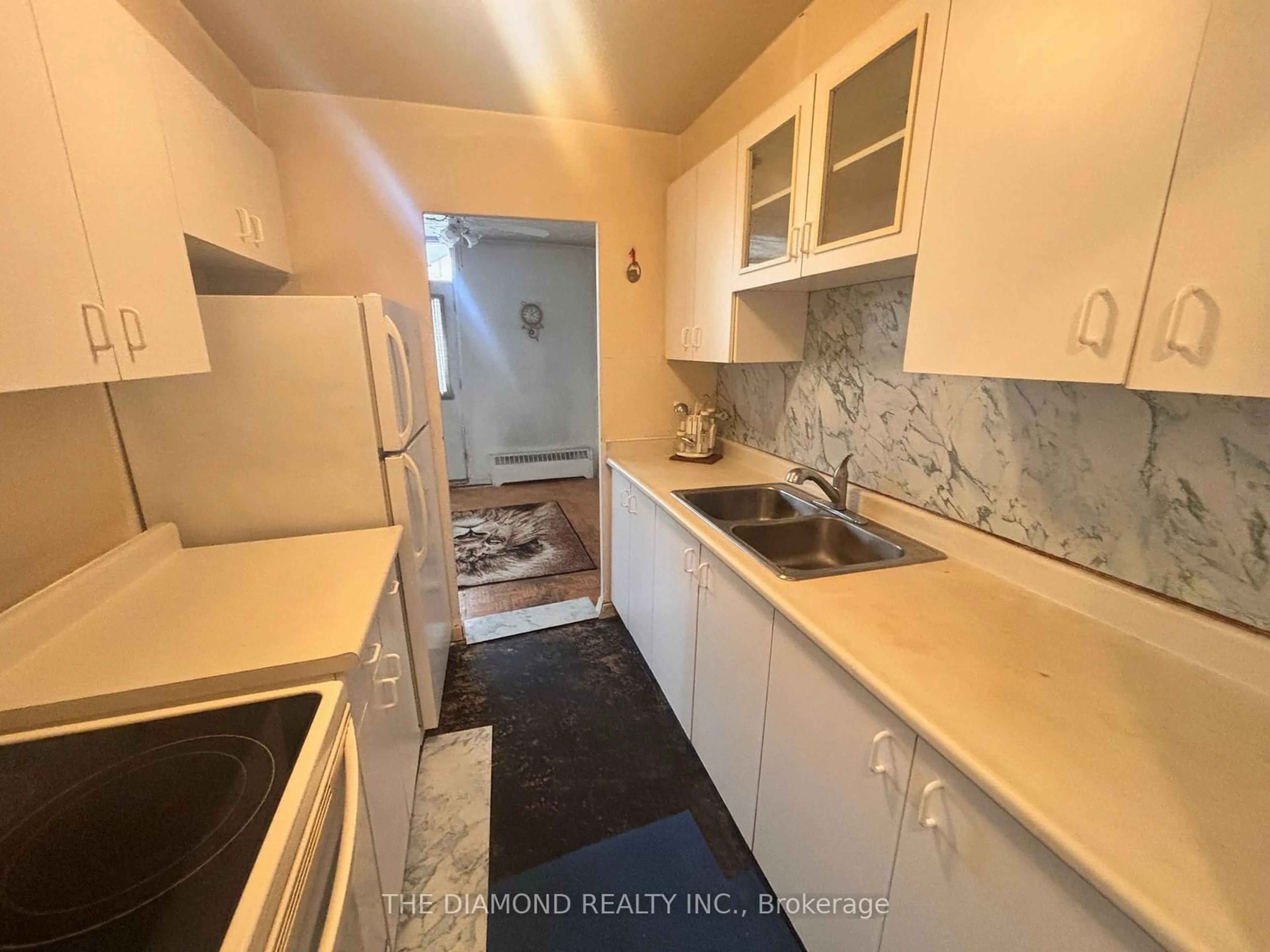 Standard kitchen for 80 Coe Hill Dr #111, Toronto Ontario M6S 3C9