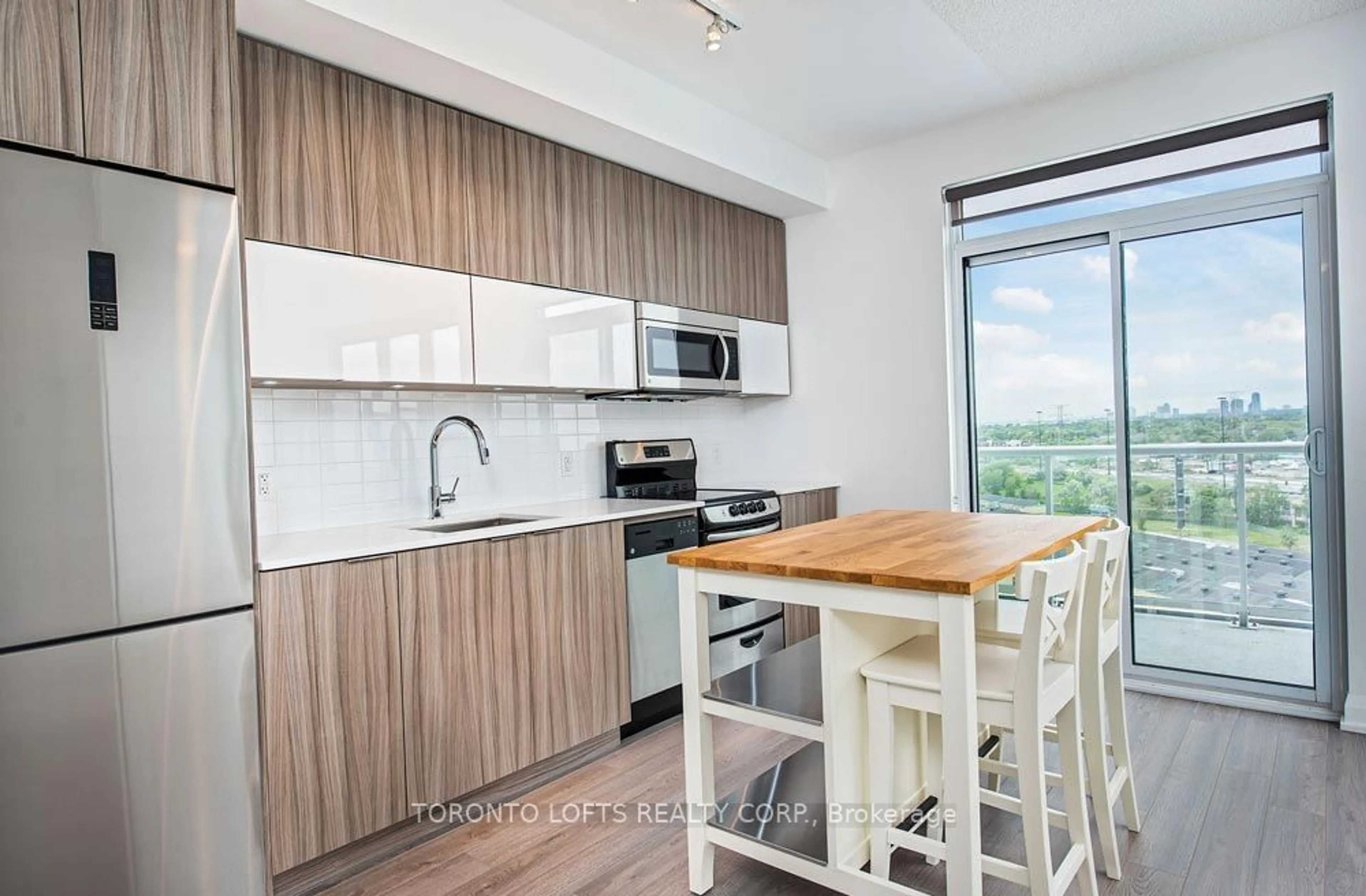 Standard kitchen for 56 Annie Craig Dr #1609, Toronto Ontario M8V 0C5