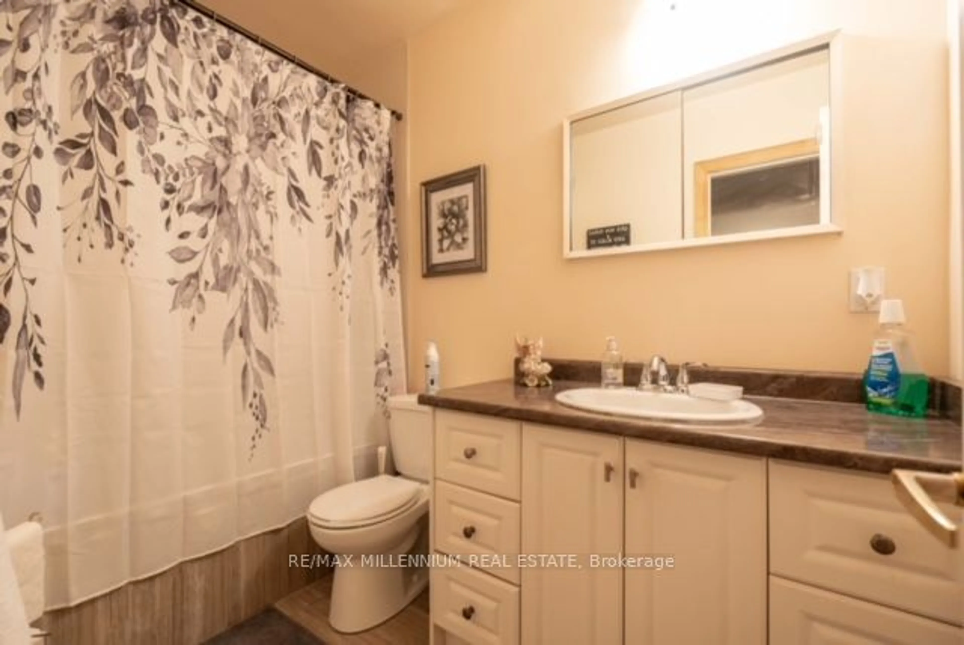 Standard bathroom for 98 Spenvalley Dr, Toronto Ontario M3L 1Z3