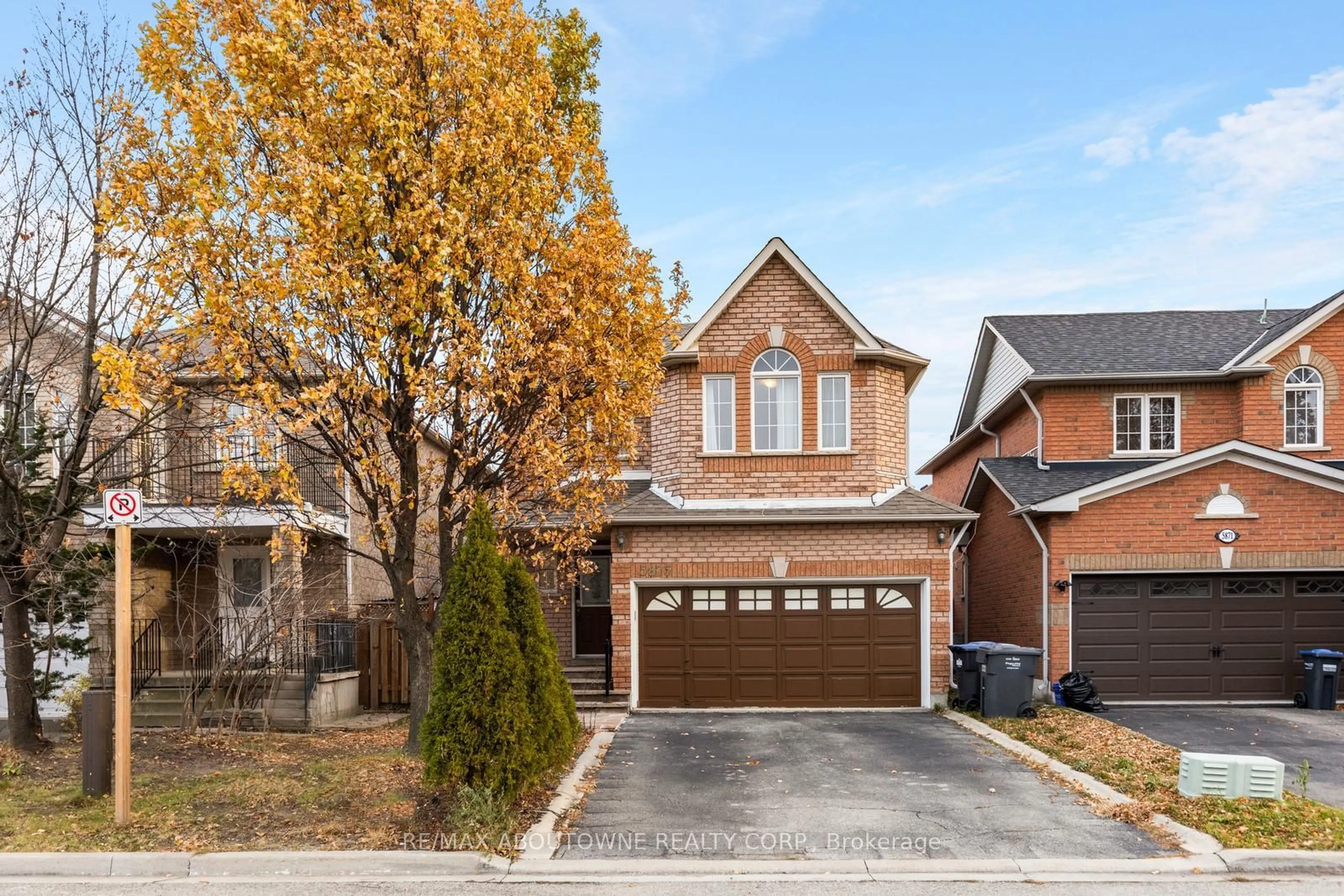 Home with brick exterior material for 5875 Chessman Crt, Mississauga Ontario L5M 6P4