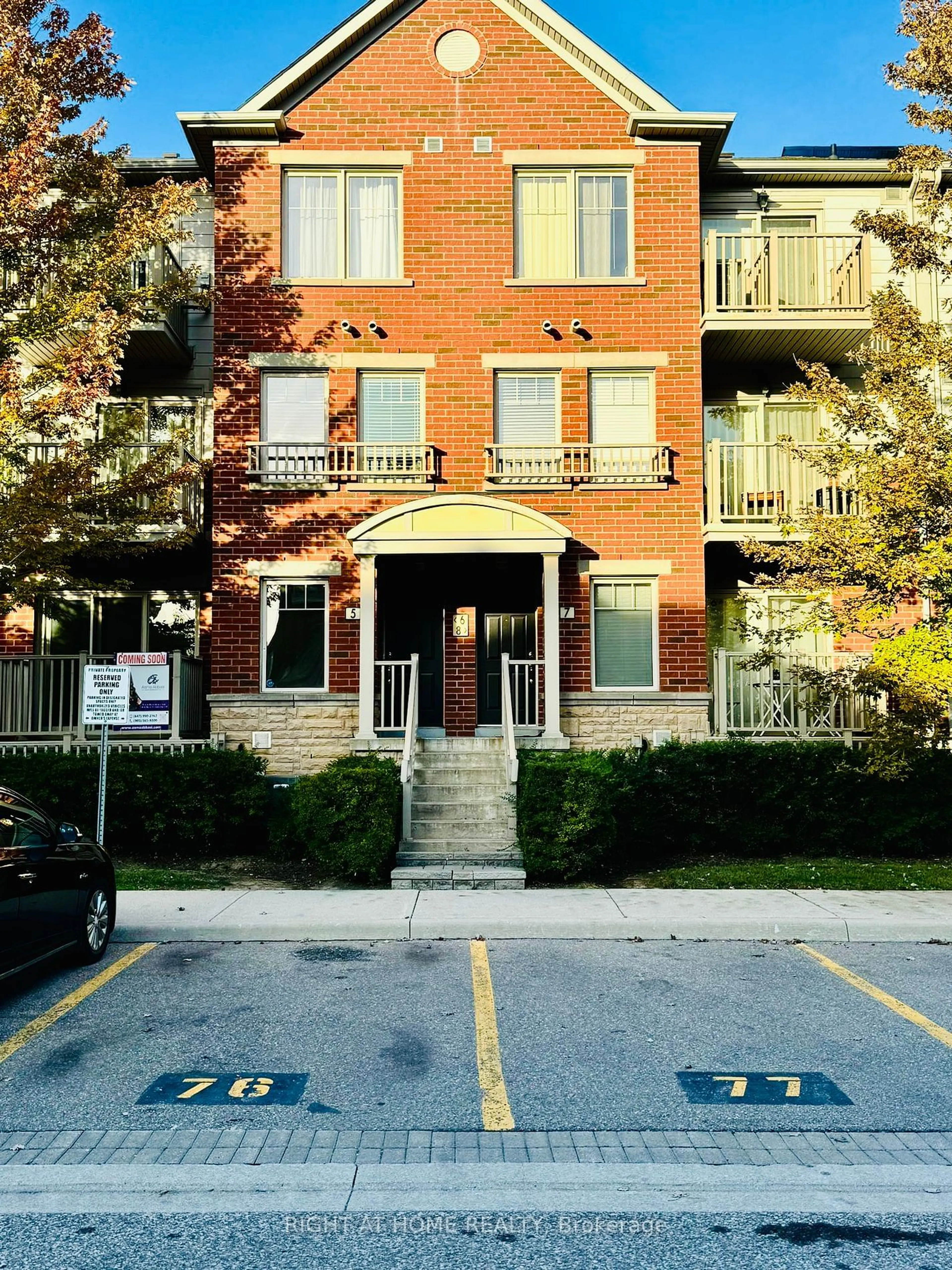 A pic from exterior of the house or condo, the front or back of building for 3250 bentley Dr #5, Mississauga Ontario L5M 0P7