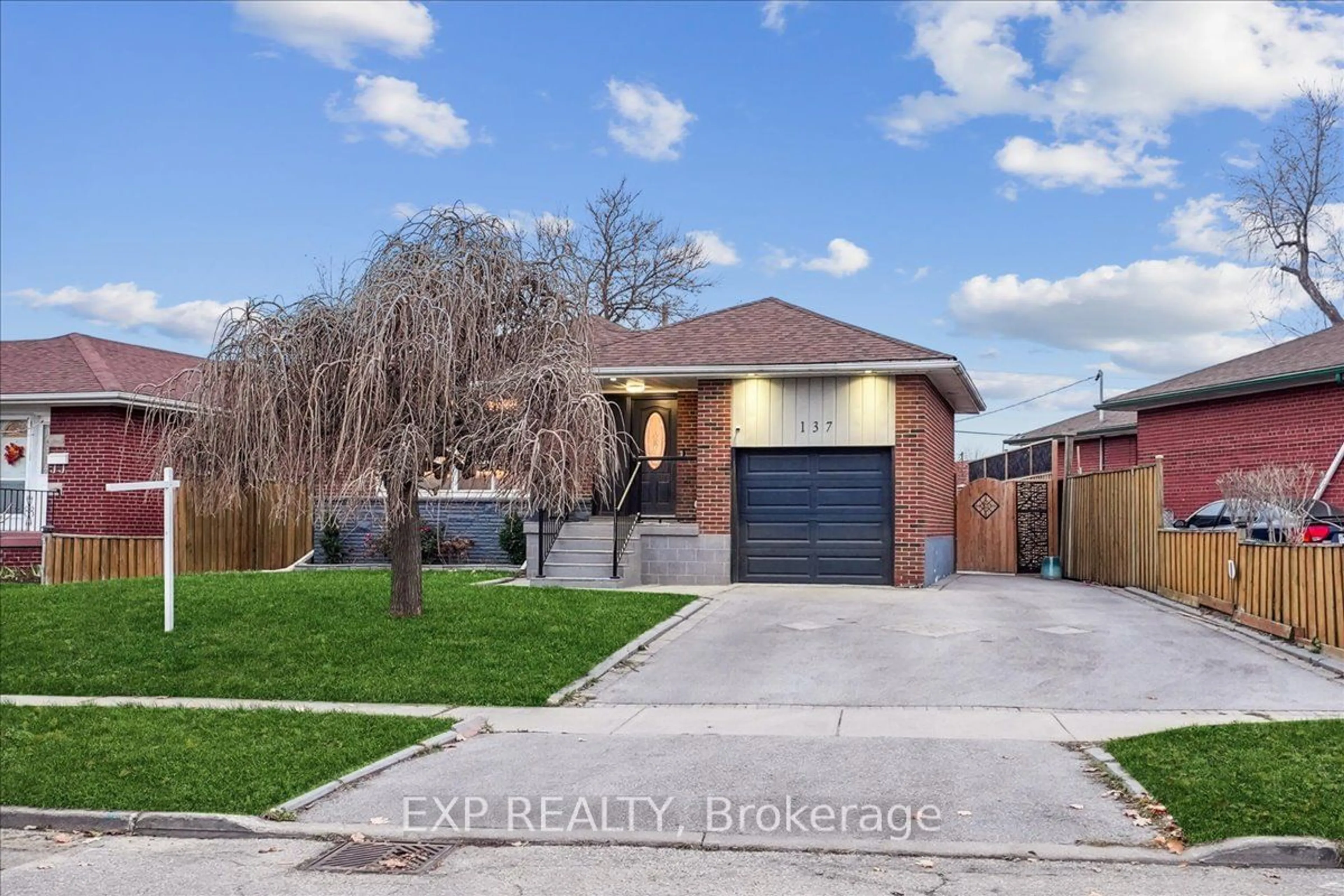 Frontside or backside of a home, the street view for 137 Kingsview Blvd, Toronto Ontario M9R 1V7