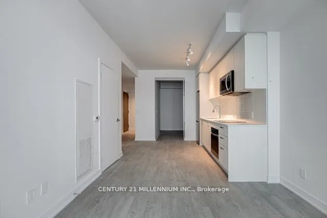 Additional property image - 1926 Lakeshore Blvd Unit 3009