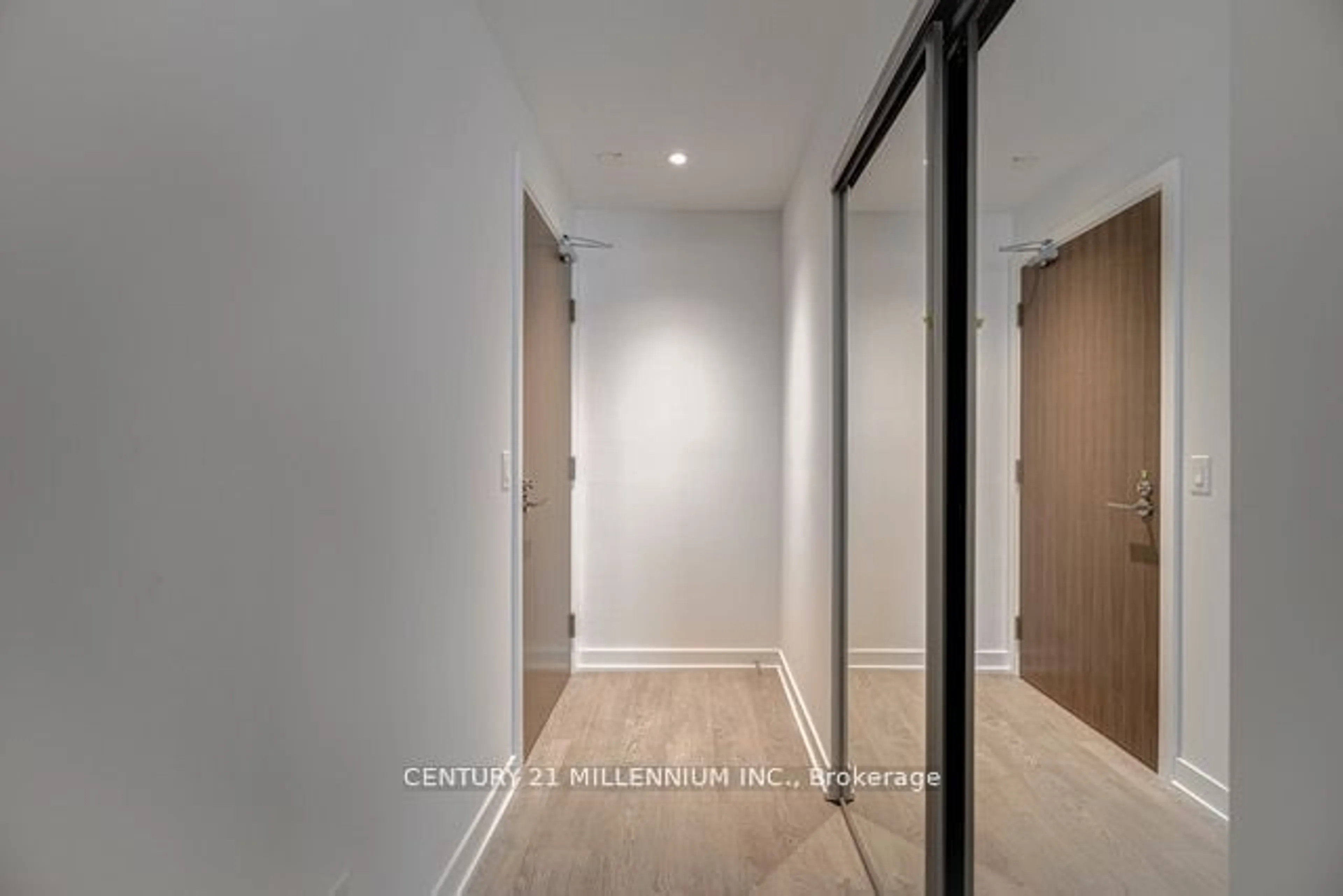 Indoor entryway, wood floors for 1926 Lakeshore Blvd #3009, Toronto Ontario M6S 1A1