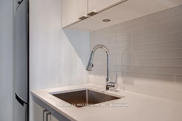Additional property image - 1926 Lakeshore Blvd Unit 3009