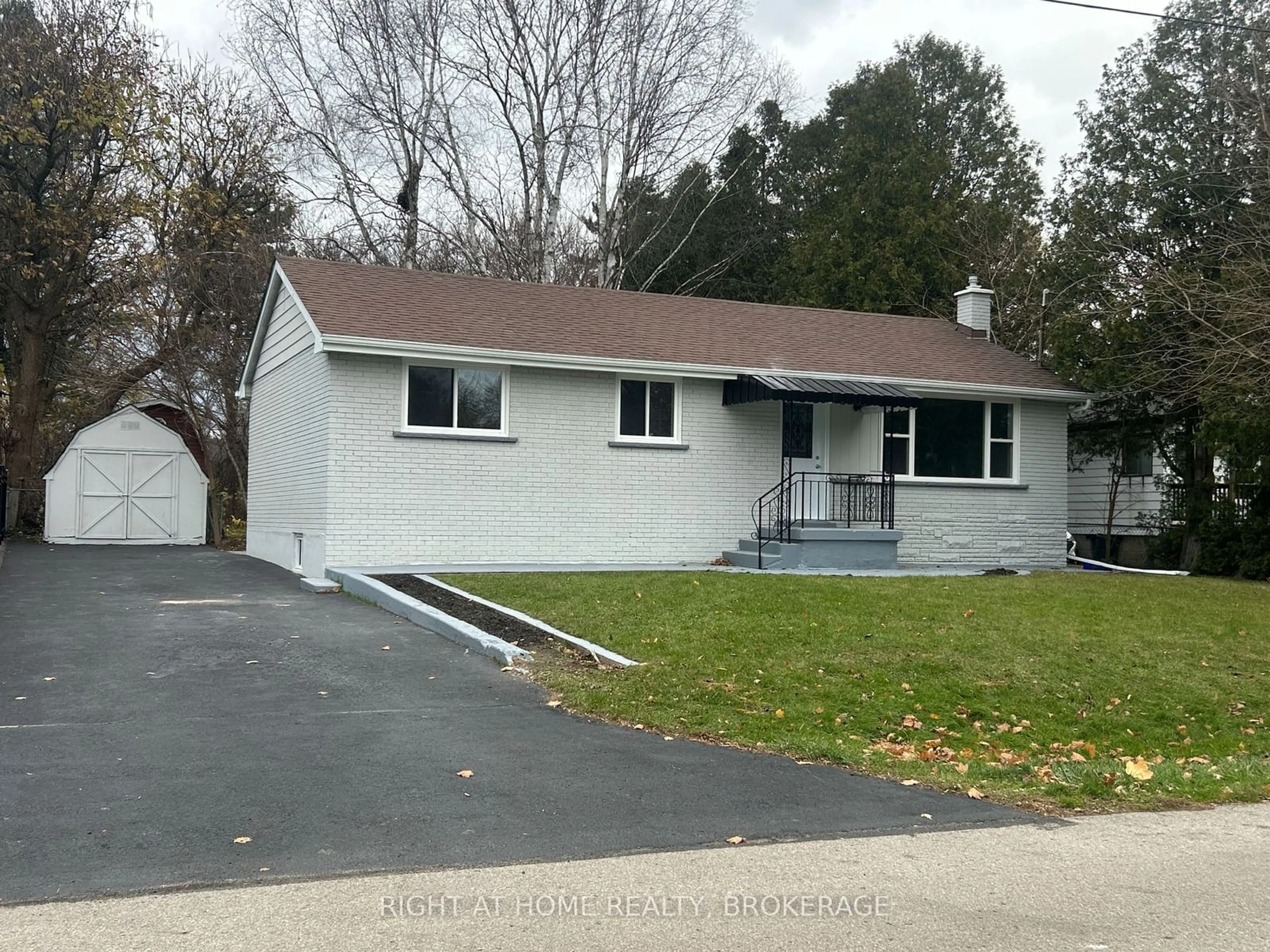 Frontside or backside of a home, the street view for 513 Enfield Rd, Burlington Ontario L7T 2X5