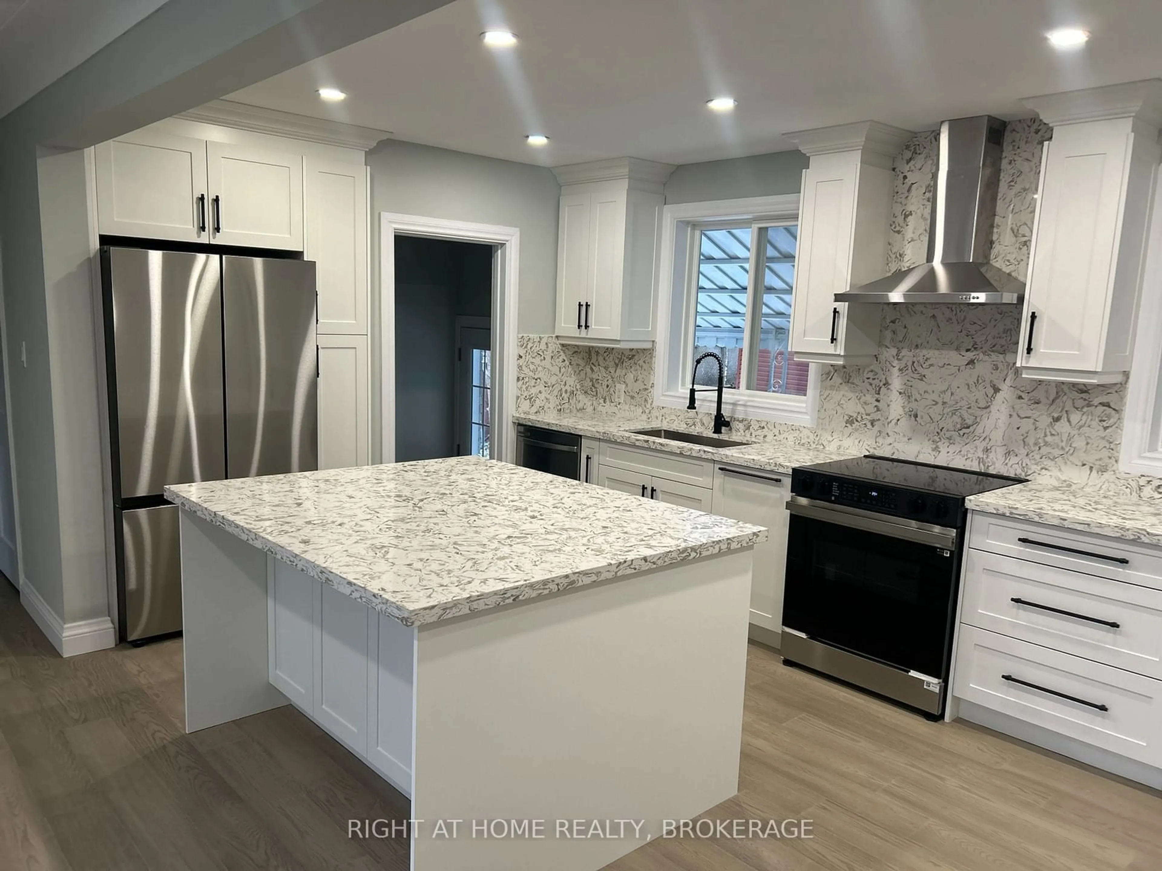 Open concept kitchen for 513 Enfield Rd, Burlington Ontario L7T 2X5