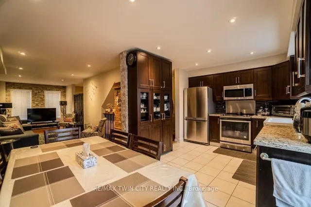 Additional property image - 1480 Britannia Rd Unit 143