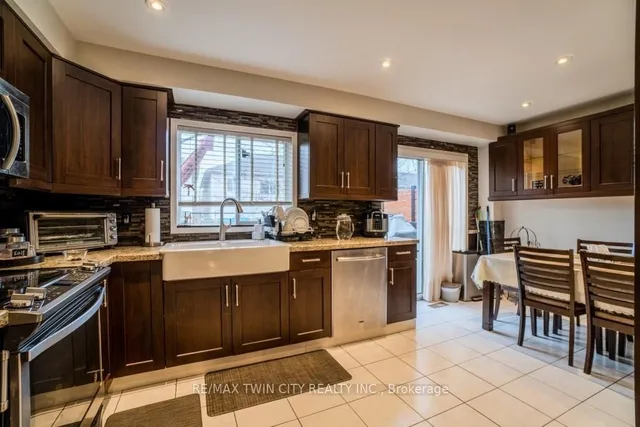 Additional property image - 1480 Britannia Rd Unit 143