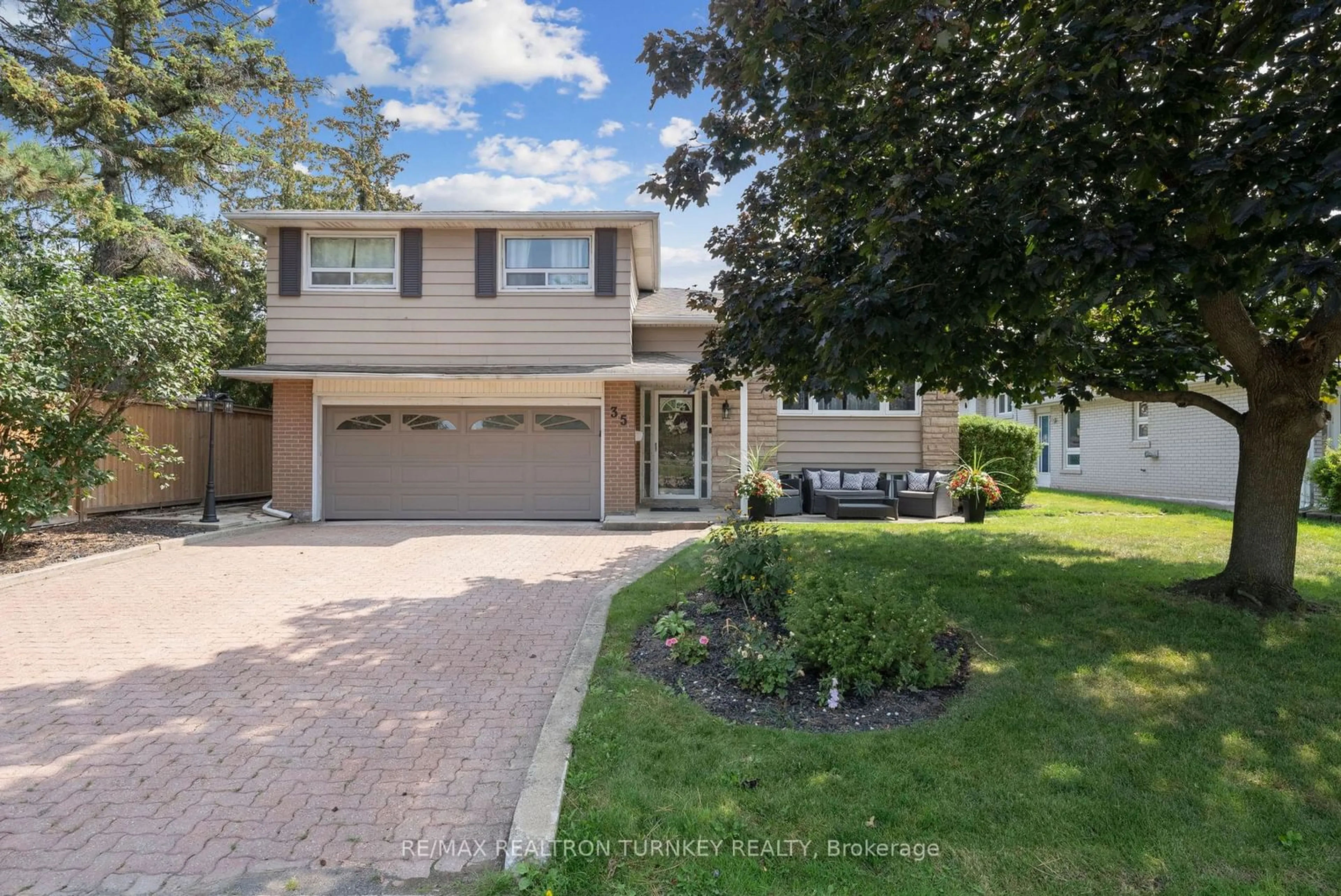 Frontside or backside of a home, cottage for 35 Bartley Bull Pkwy, Brampton Ontario L6W 2J3