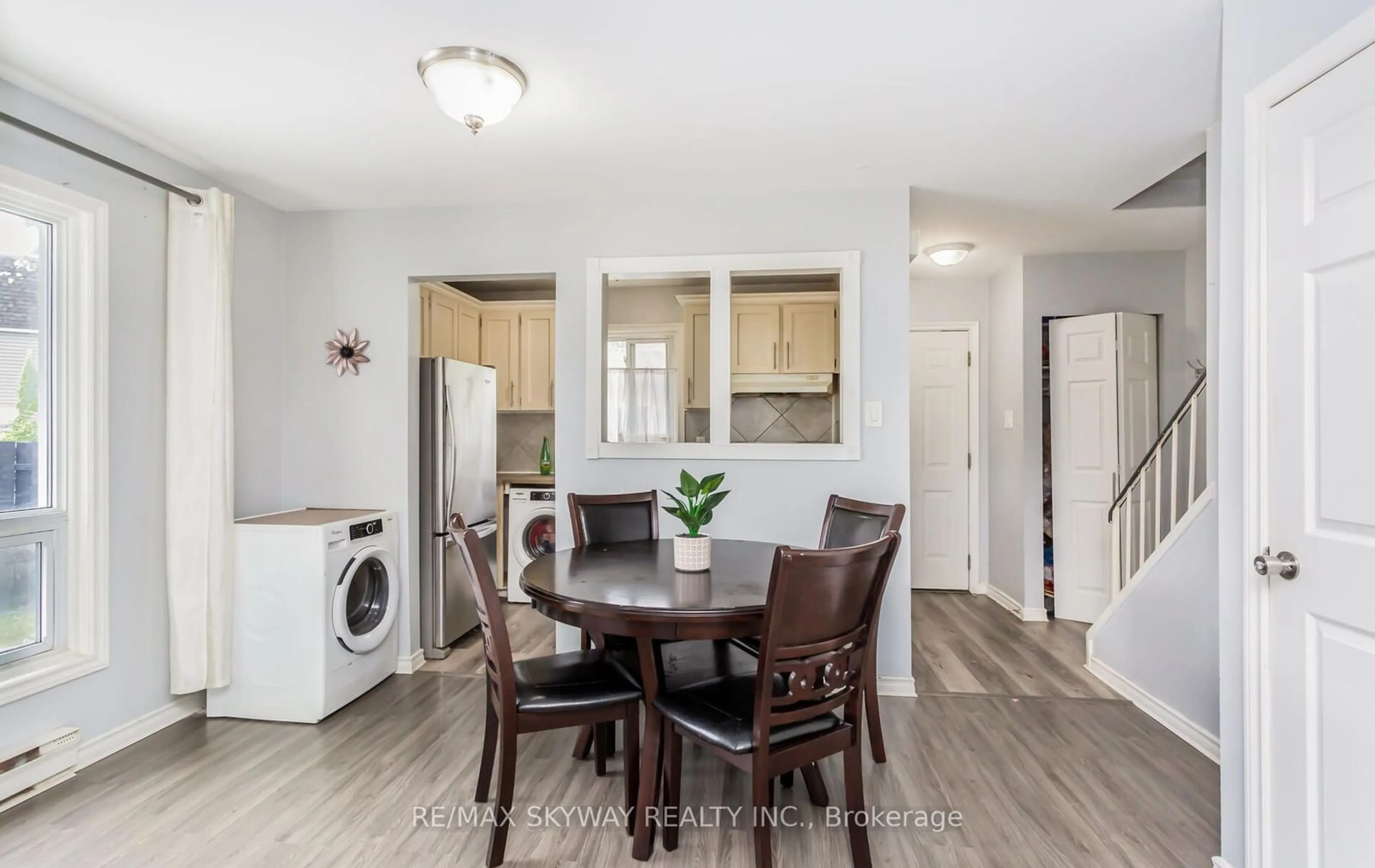 Open concept kitchen for 45 Hoskins Sq, Brampton Ontario L6S 2N6