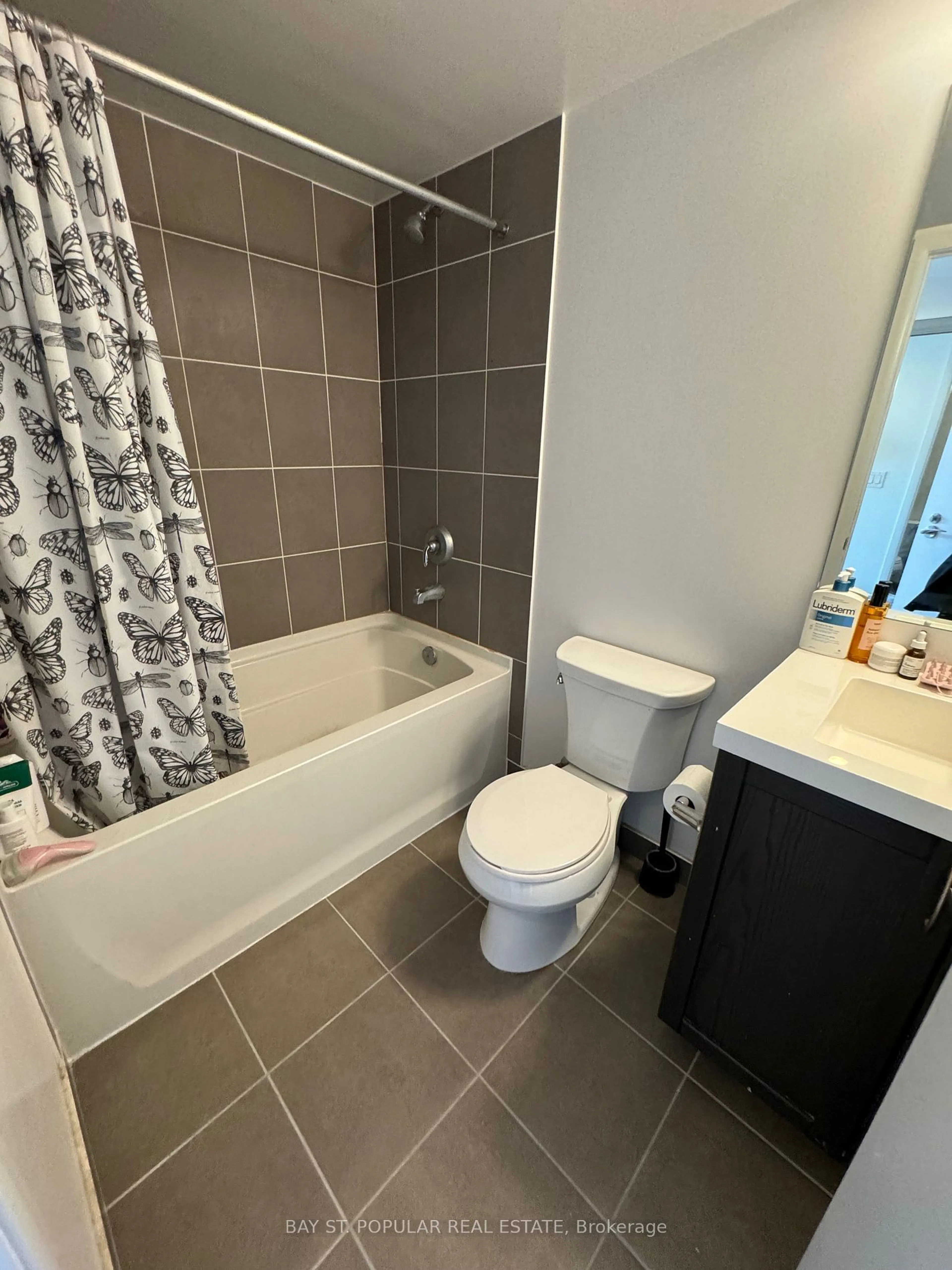 Standard bathroom, unknown for 3091 Dufferin St #525, Toronto Ontario M6A 0C4