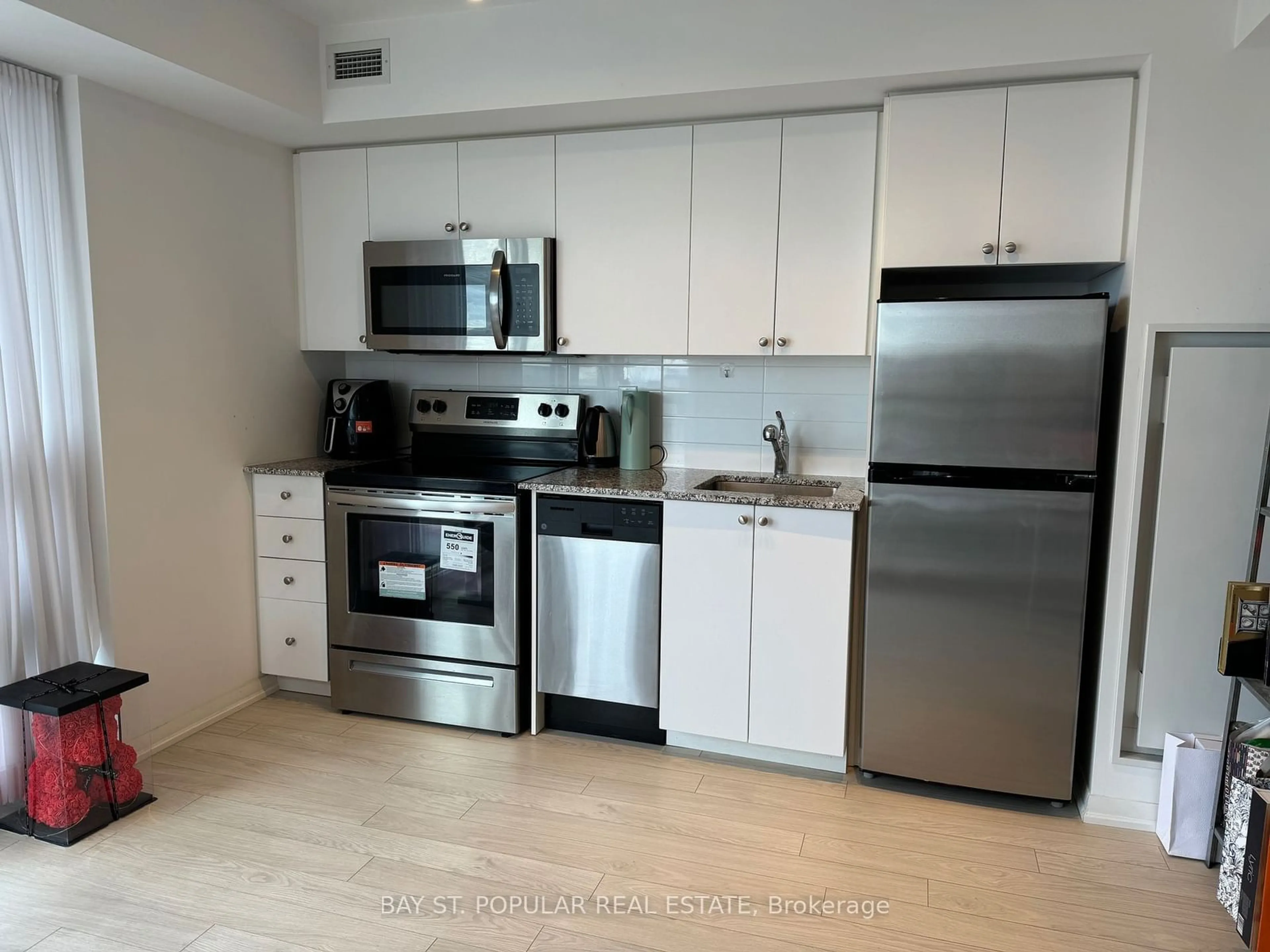 Standard kitchen, unknown for 3091 Dufferin St #525, Toronto Ontario M6A 0C4