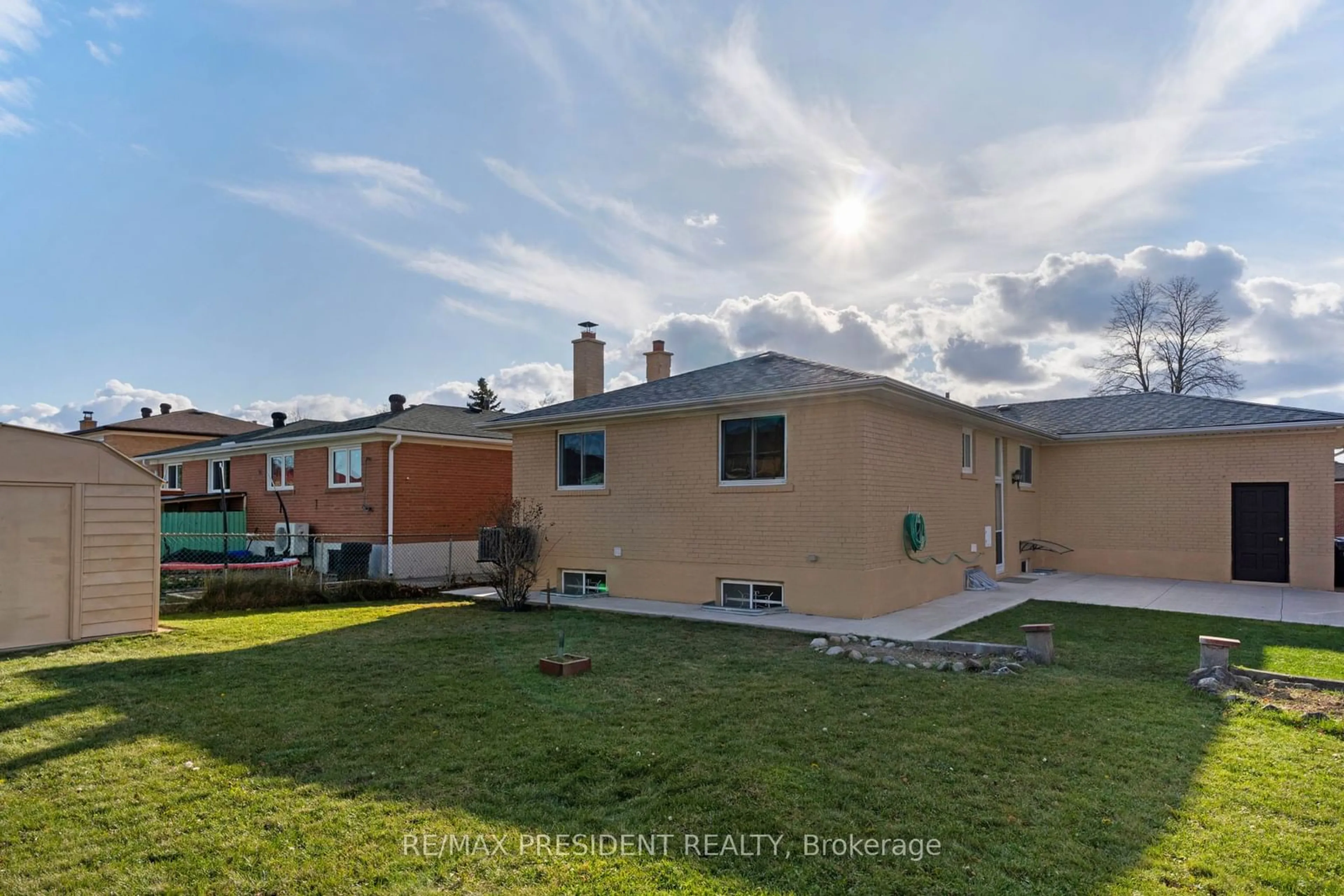 Unknown for 7523 Wrenwood Cres, Mississauga Ontario L4T 2V8