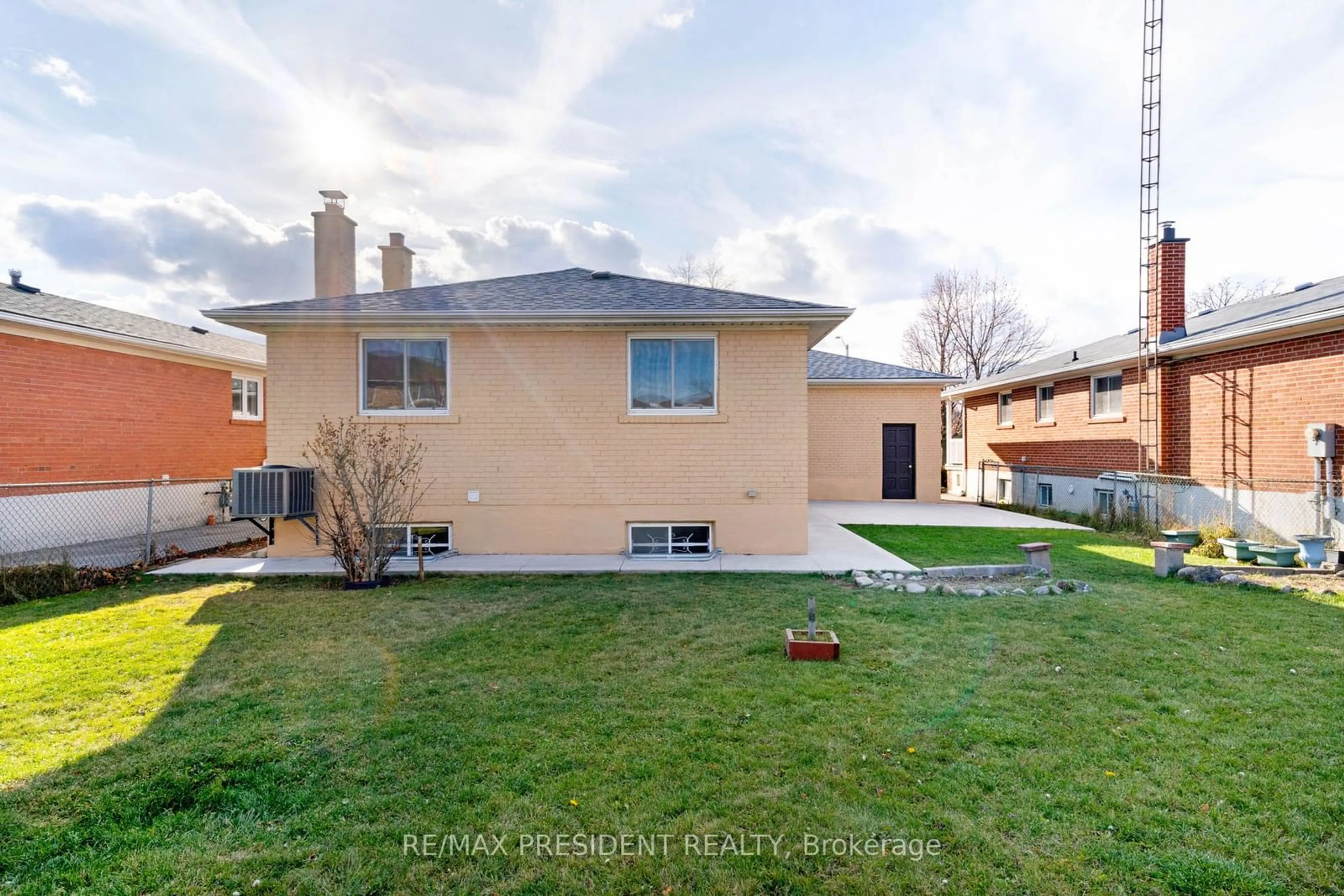 Unknown for 7523 Wrenwood Cres, Mississauga Ontario L4T 2V8