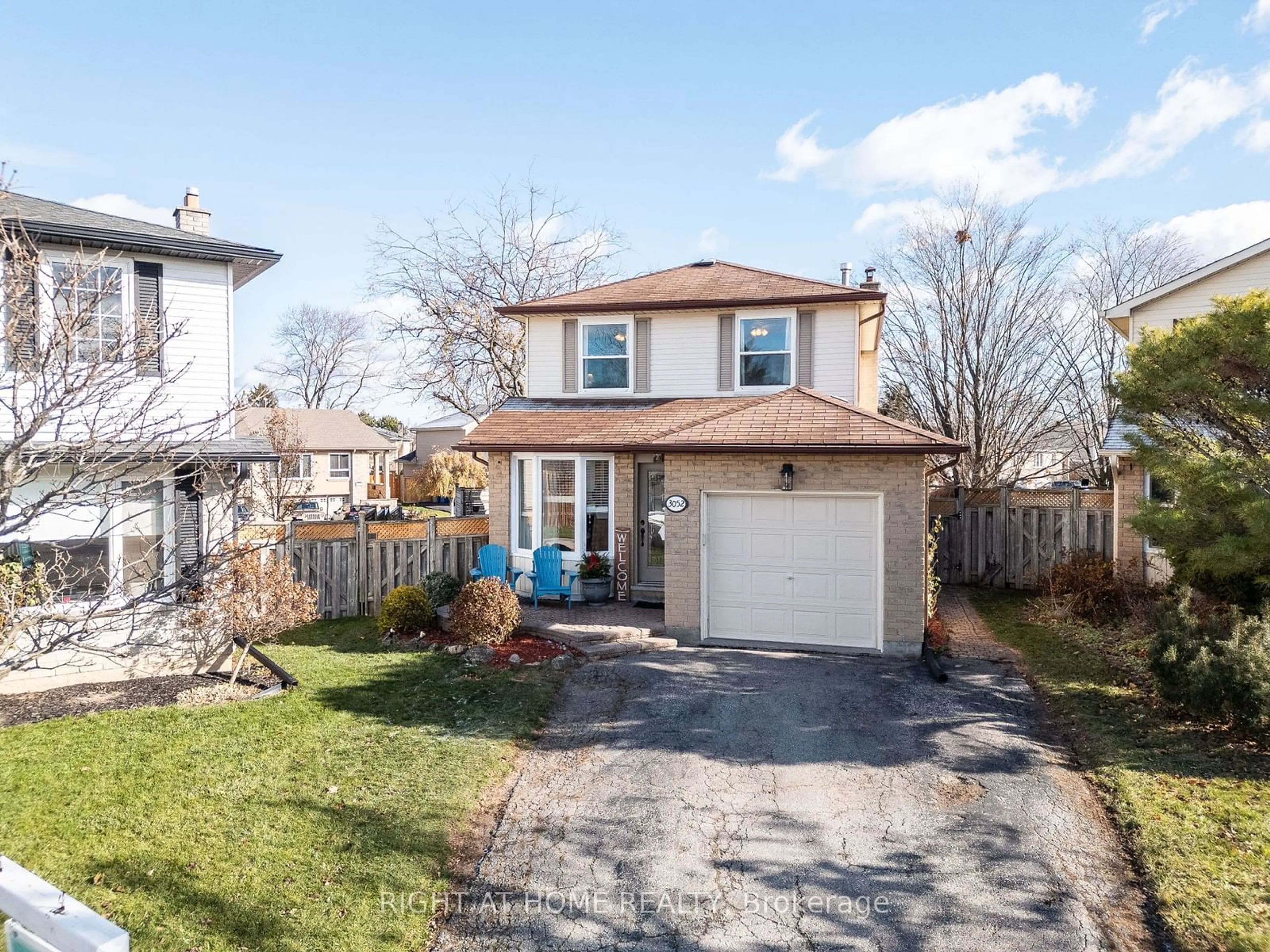 Frontside or backside of a home, the fenced backyard for 3052 Flanagan Crt, Burlington Ontario L7M 2L9