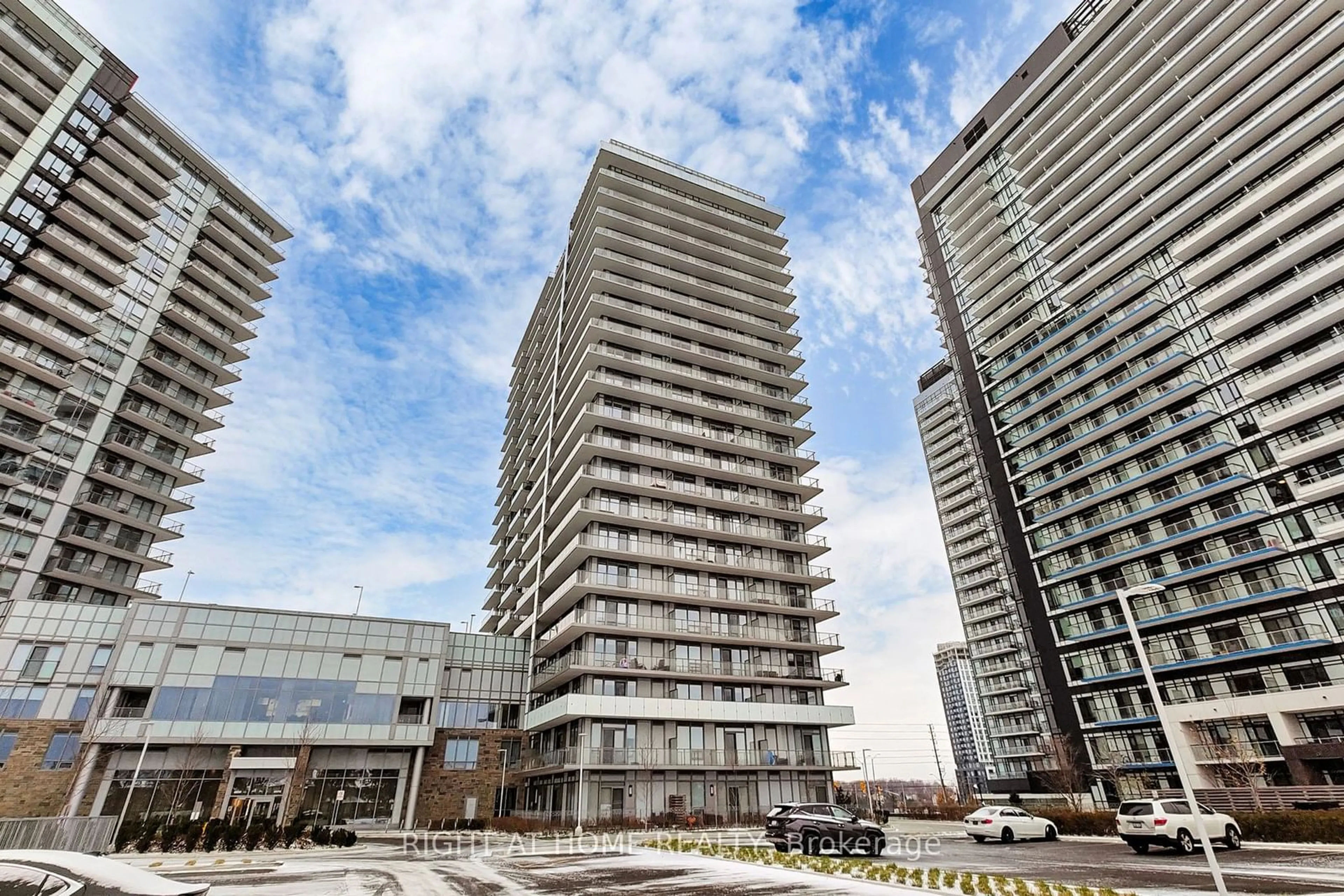 A pic from exterior of the house or condo, the front or back of building for 4675 Metcalfe Ave #810A, Mississauga Ontario L5M 0Z8