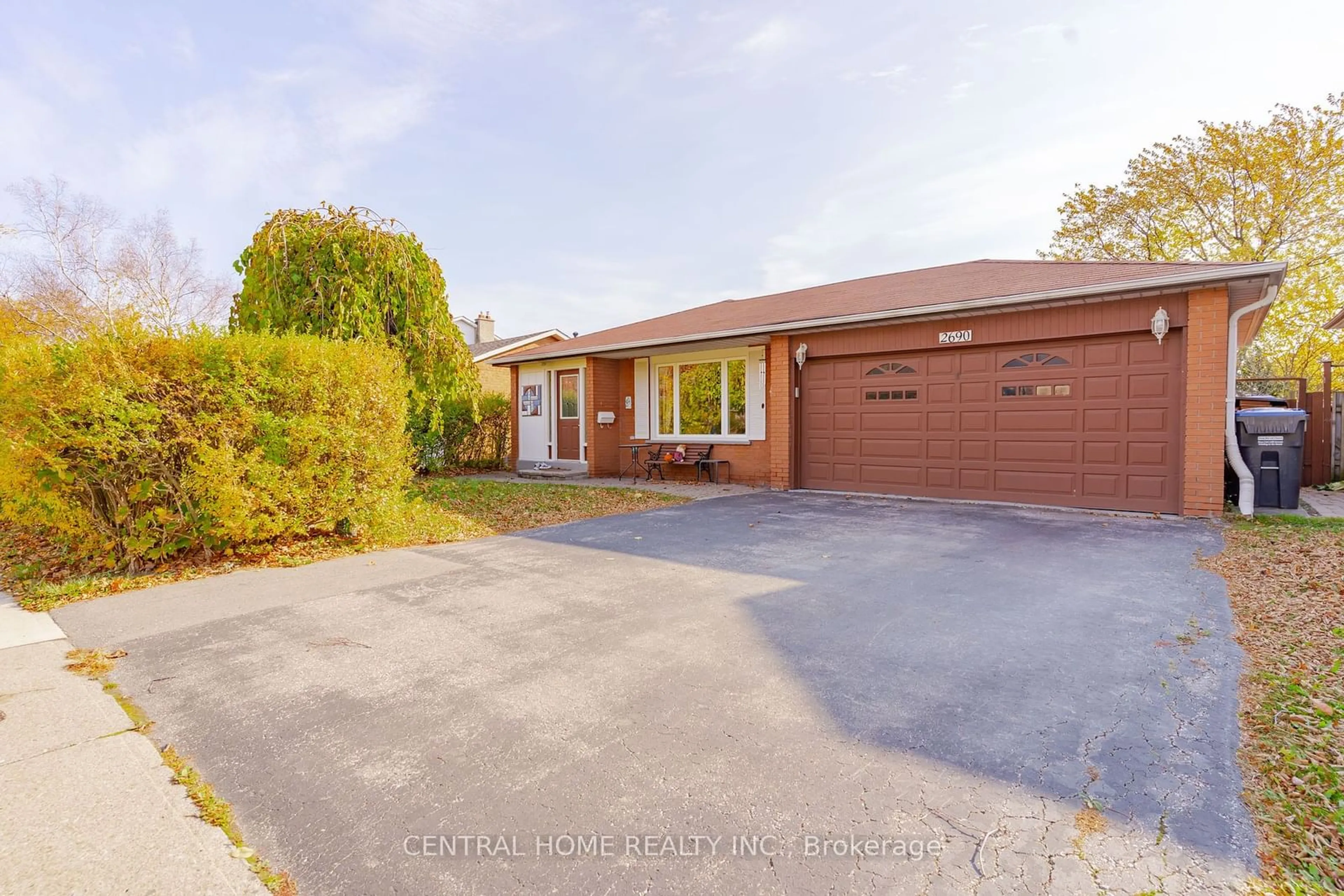 Frontside or backside of a home, the street view for 2690 Constable Rd, Mississauga Ontario L5J 1W4