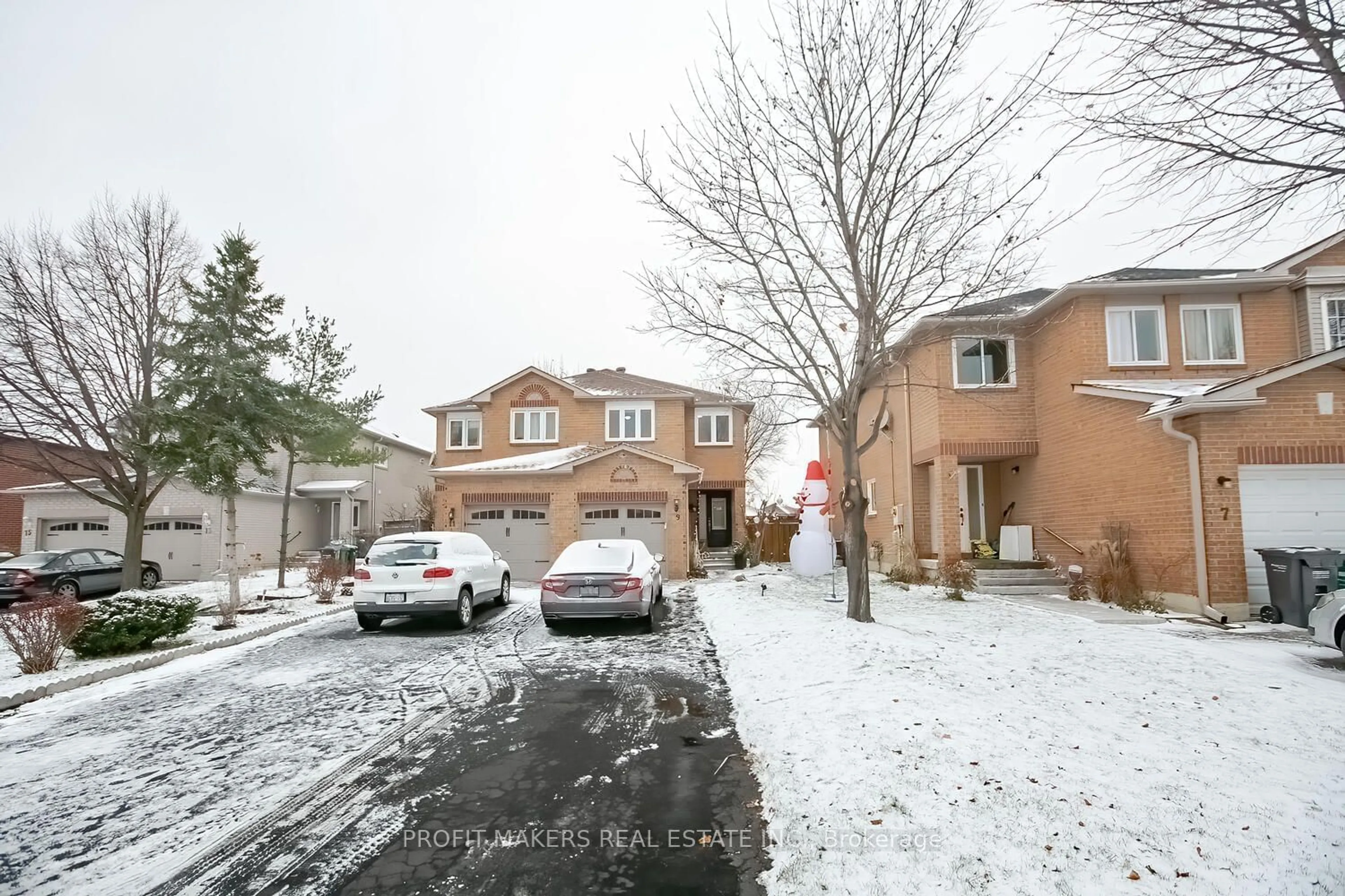 A pic from exterior of the house or condo, the street view for 9 Ridge Valley Crt, Brampton Ontario L6X 4M9