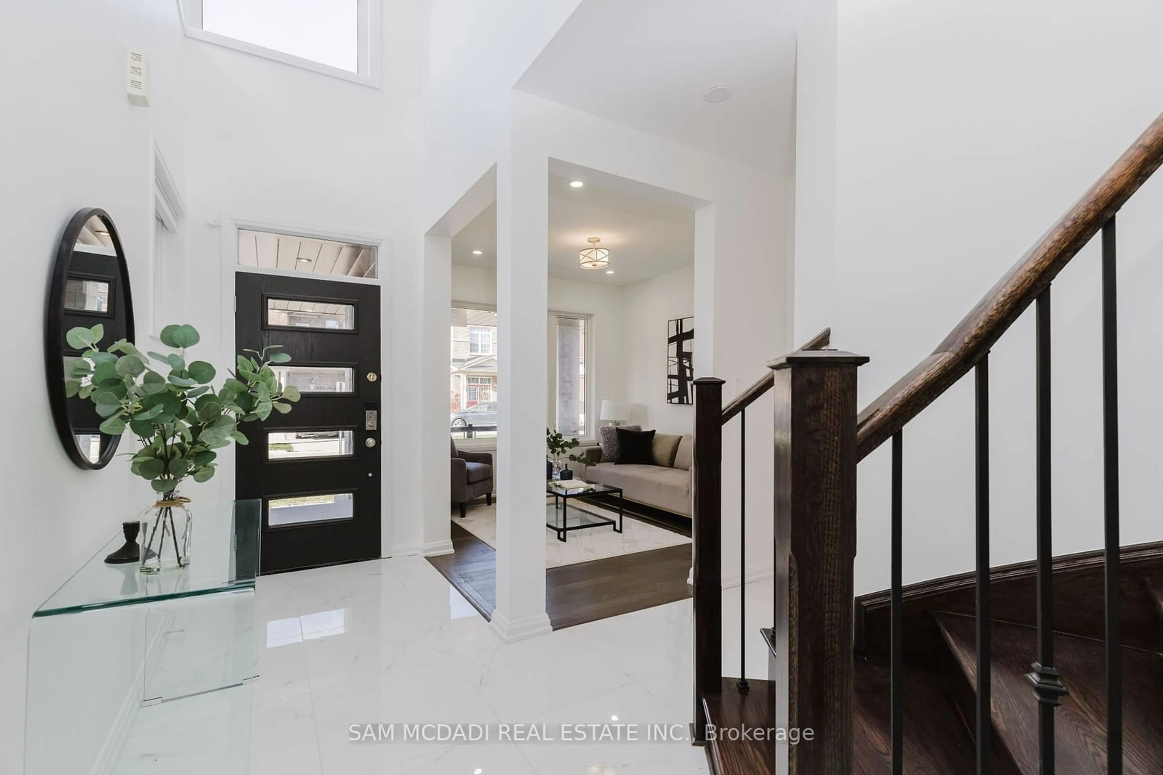 Indoor entryway, wood floors for 362 North Park Blvd, Oakville Ontario L6M 1L4