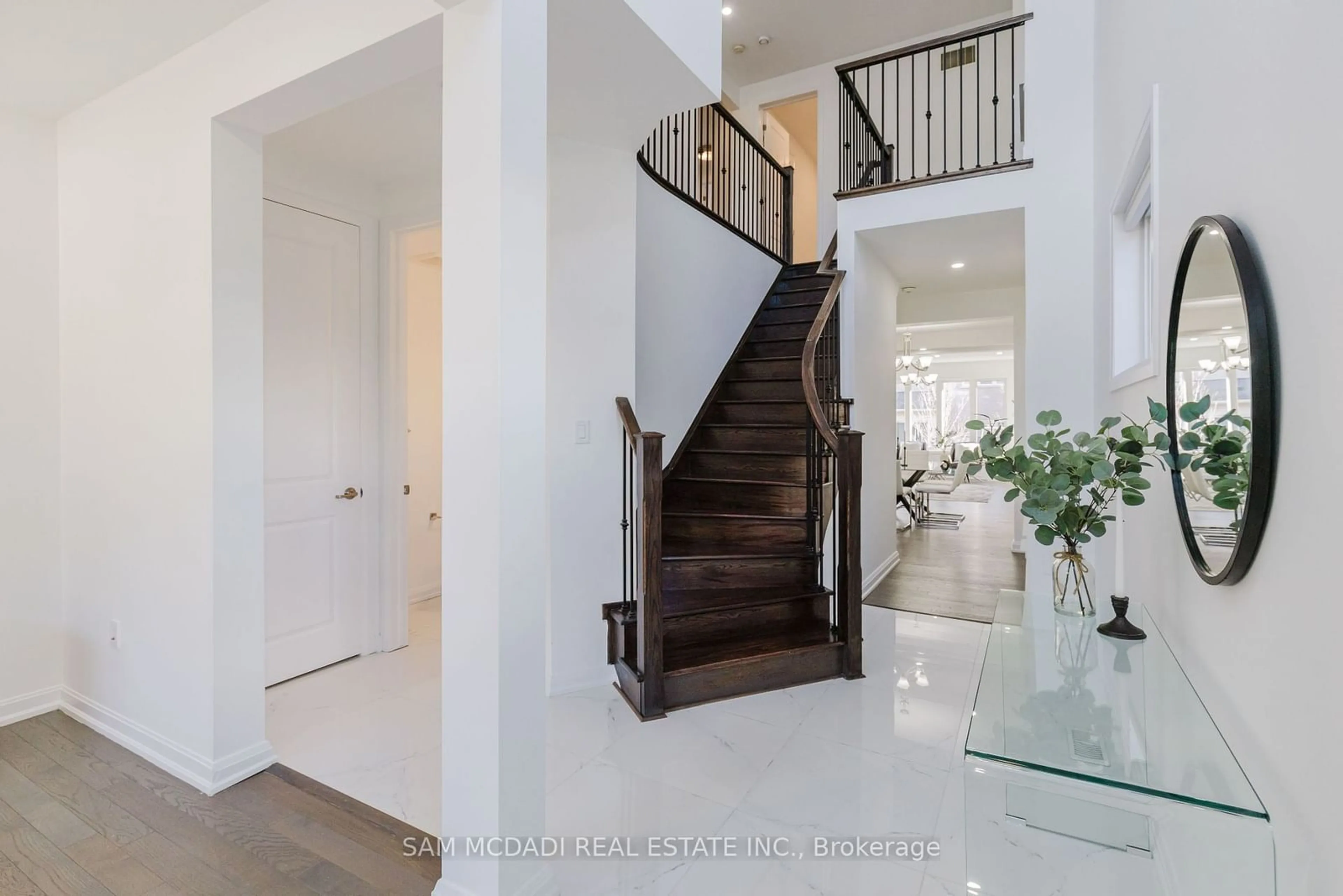 Indoor entryway, wood floors for 362 North Park Blvd, Oakville Ontario L6M 1L4