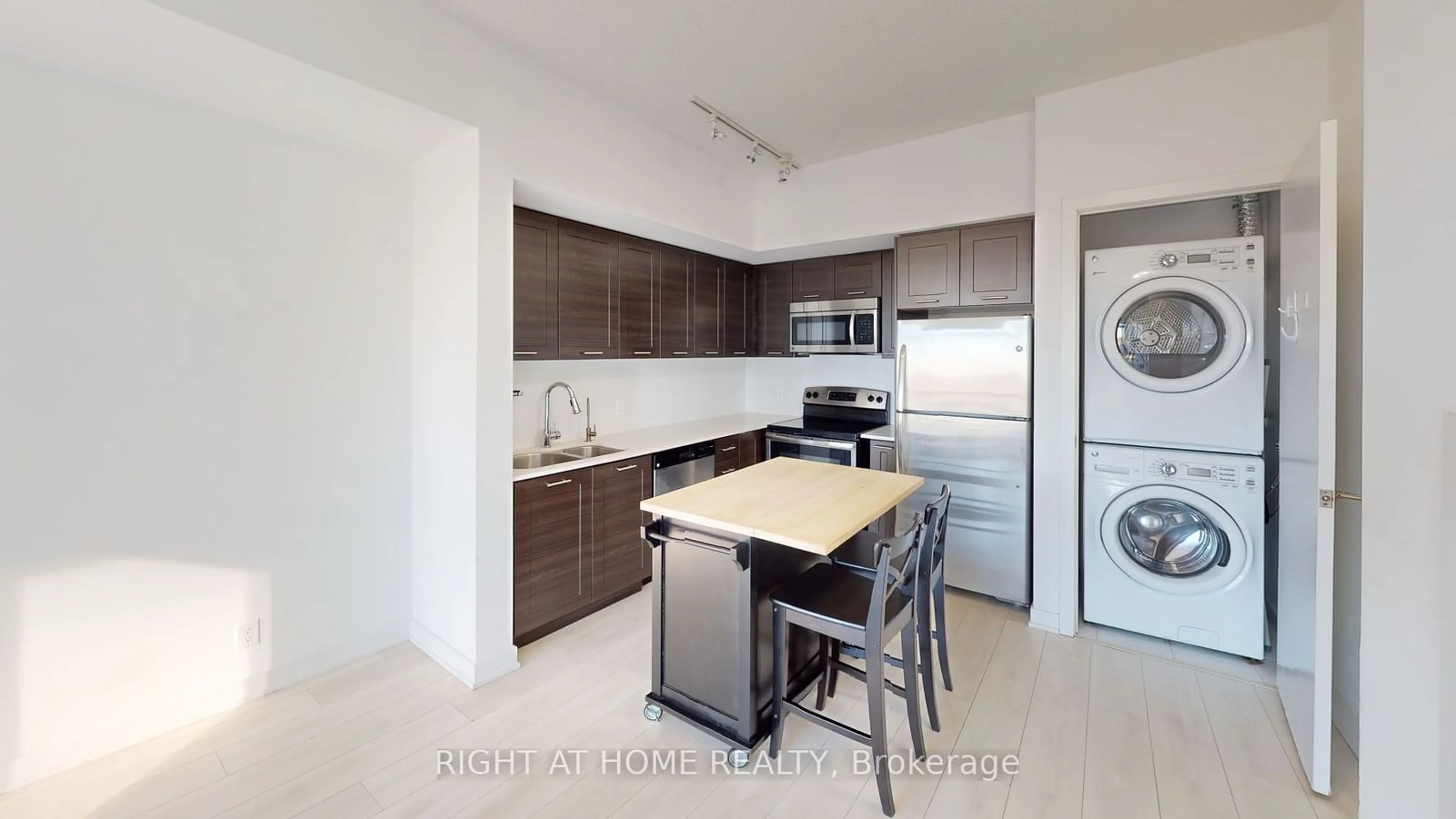 Kitchen with laundary machines, ceramic floors for 2200 Lake Shore Blvd #1505, Toronto Ontario M8V 1A4