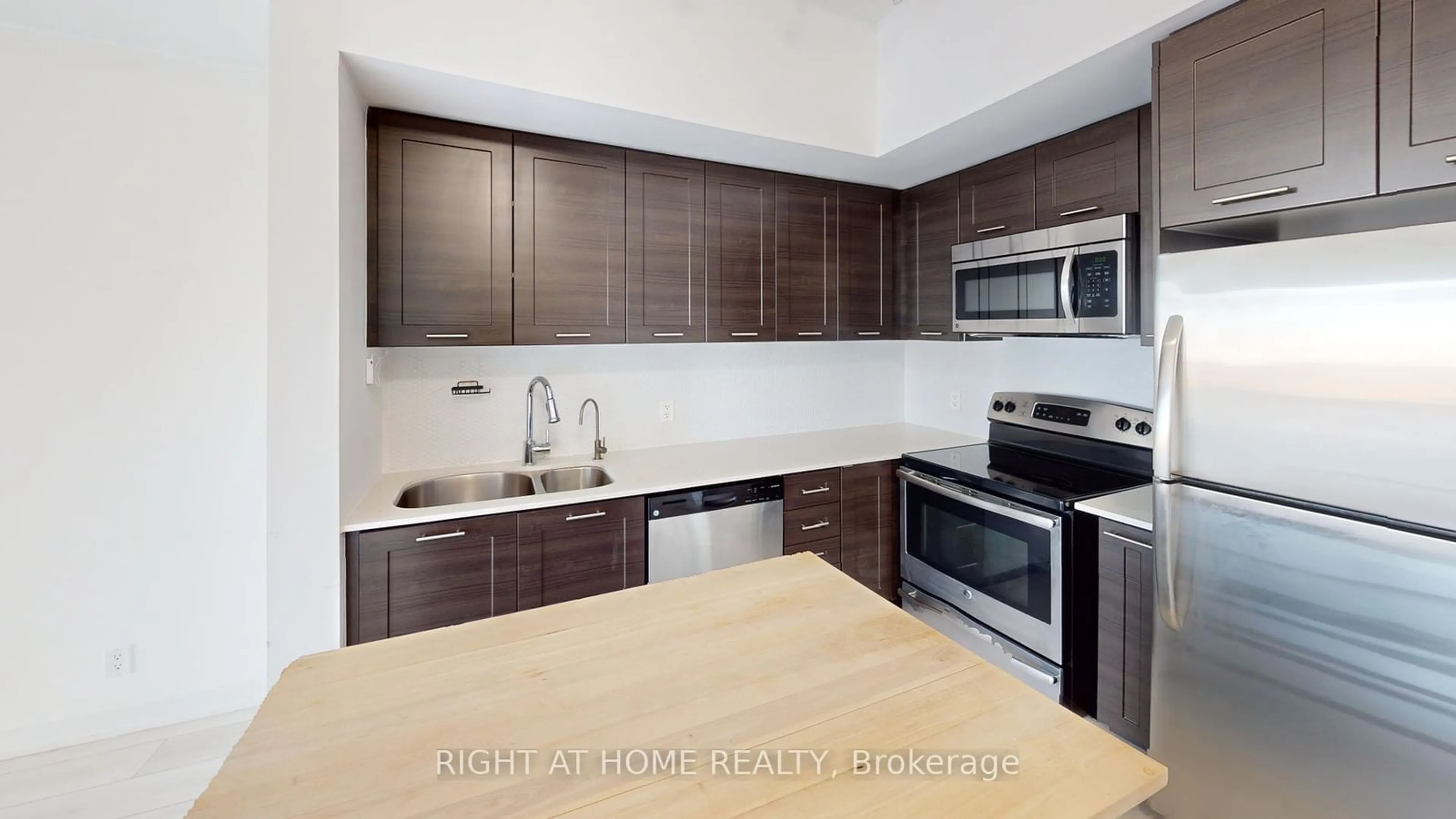 Standard kitchen for 2200 Lake Shore Blvd #1505, Toronto Ontario M8V 1A4