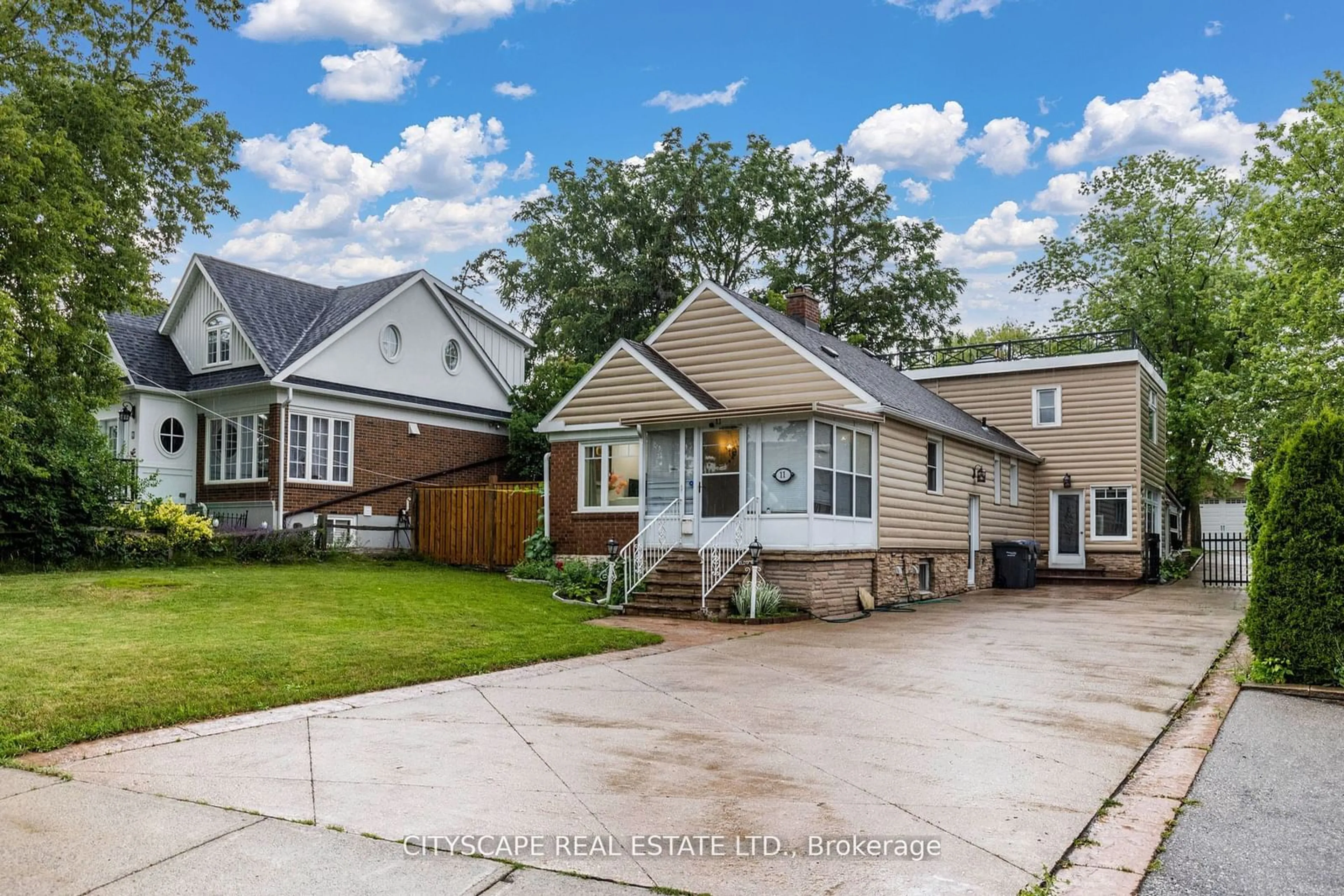 Frontside or backside of a home, the street view for 11 Brookside Dr, Mississauga Ontario L5M 1H2