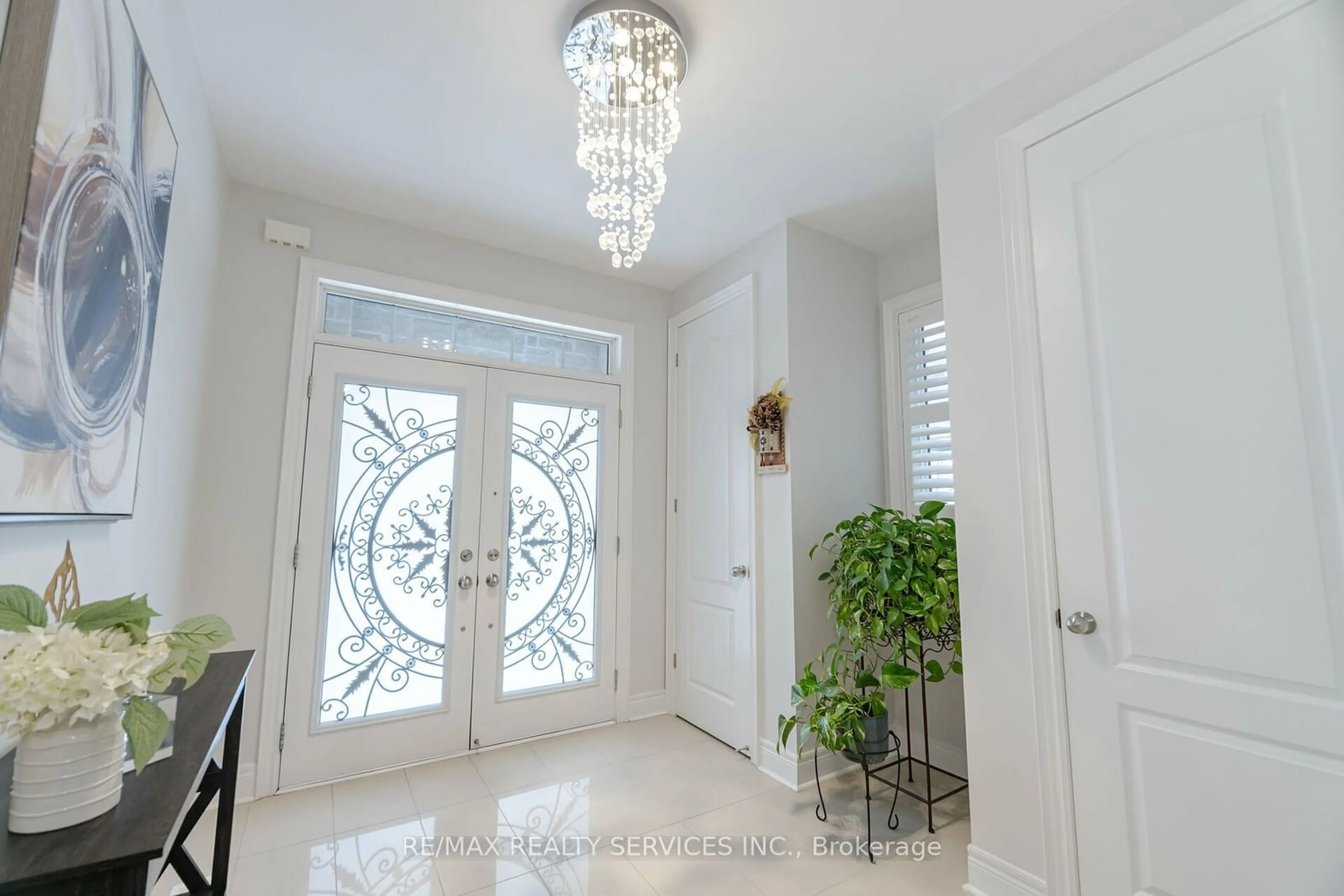 Indoor entryway, wood floors for 58 Andretti Cres, Brampton Ontario L6X 5G6