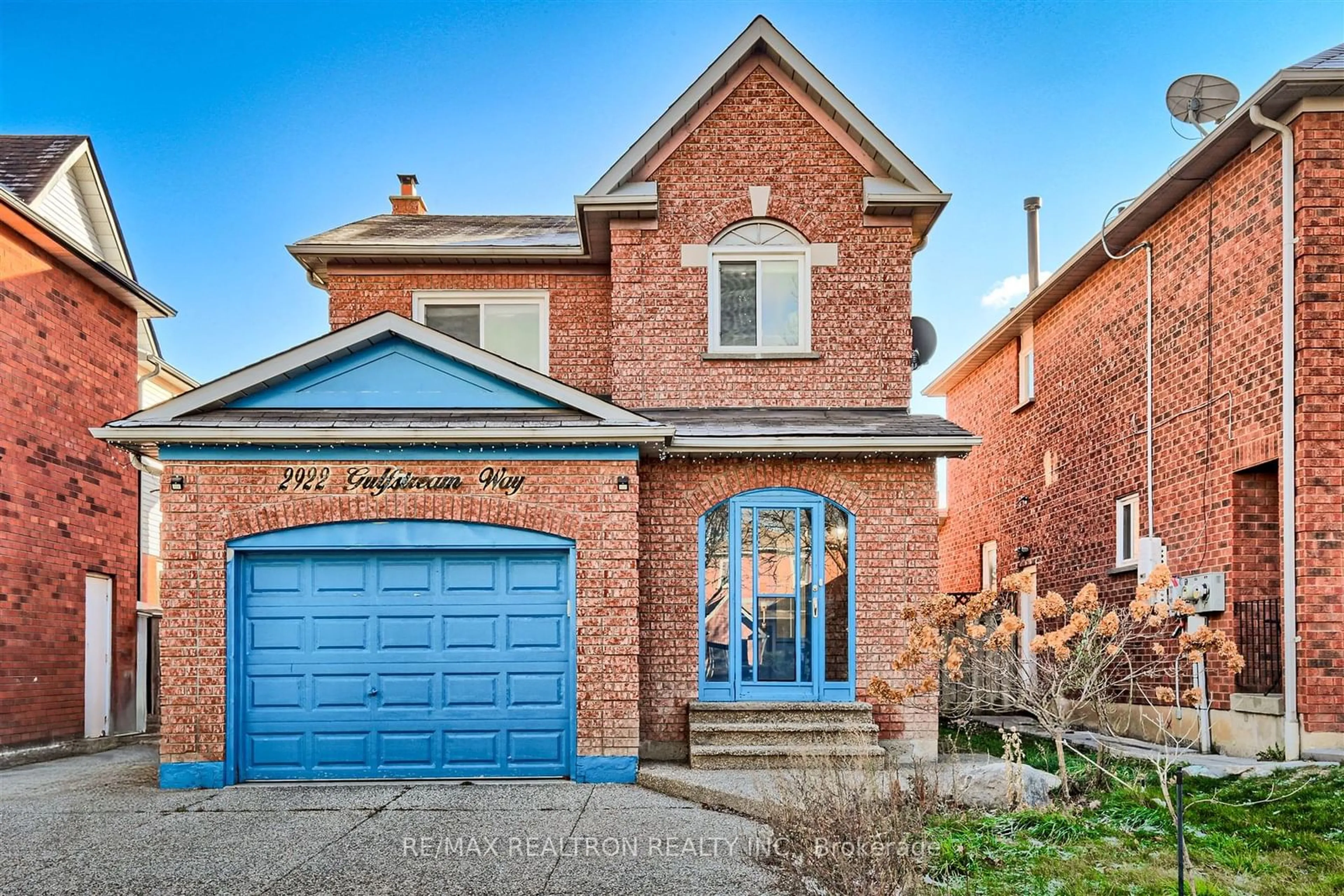 Home with brick exterior material for 2922 Gulfstream Way, Mississauga Ontario L5N 6J9