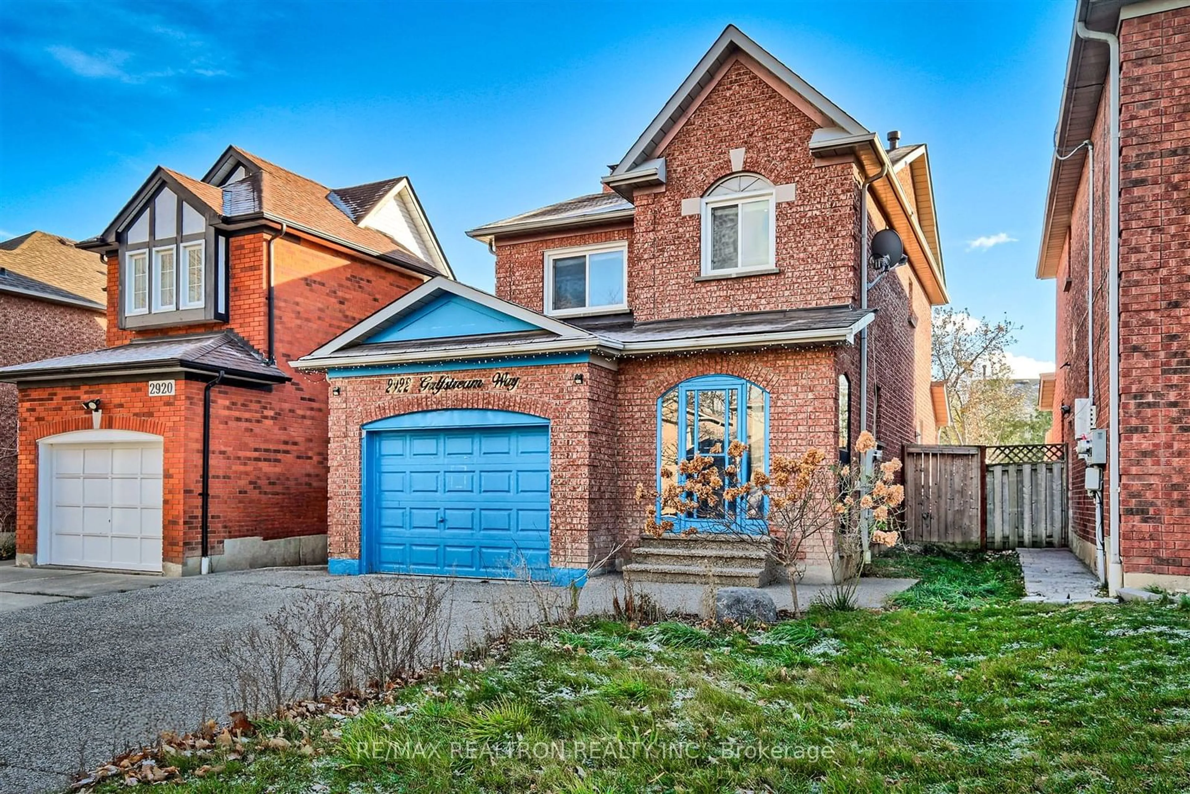 Home with brick exterior material for 2922 Gulfstream Way, Mississauga Ontario L5N 6J9