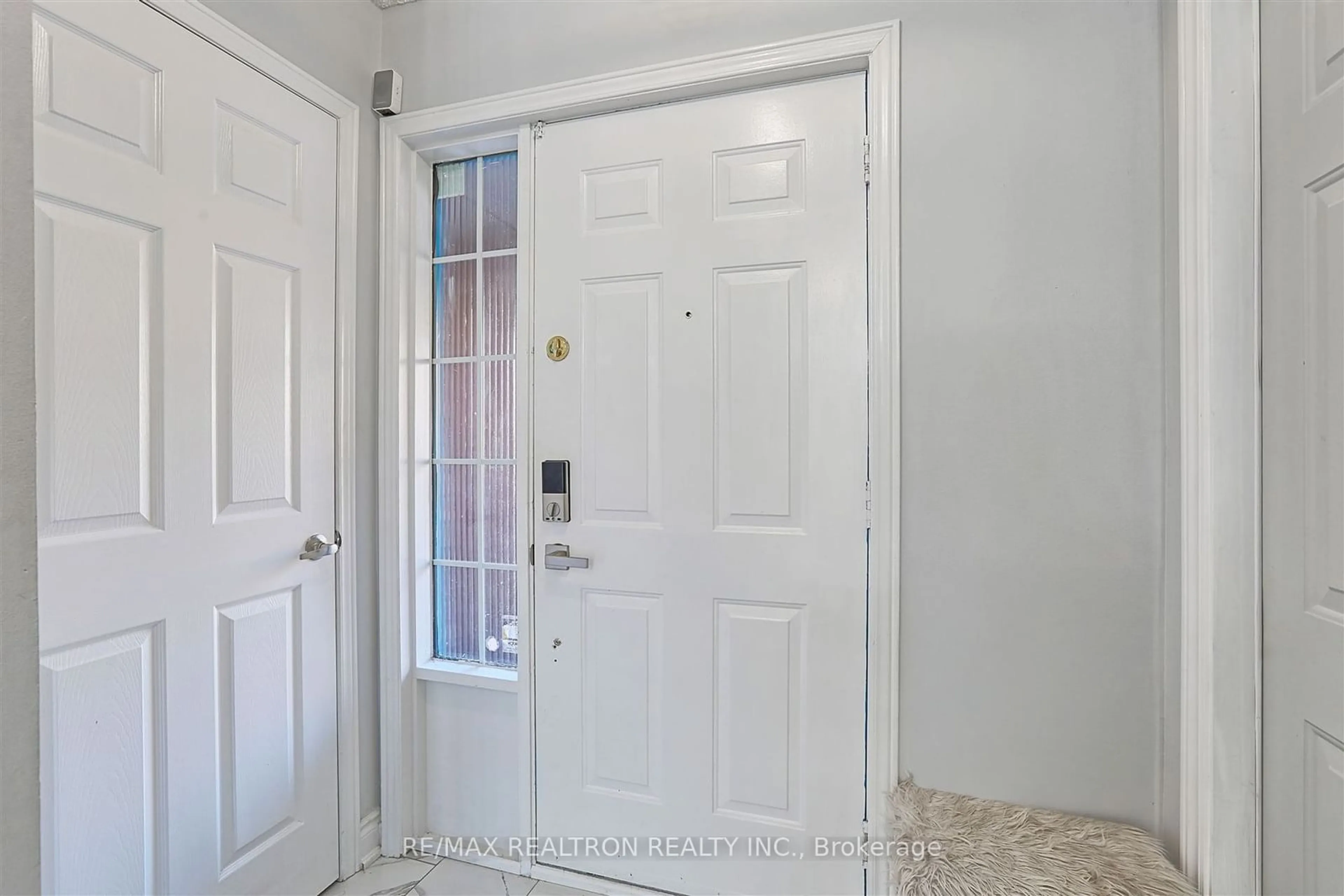 Indoor entryway, not visible floor for 2922 Gulfstream Way, Mississauga Ontario L5N 6J9