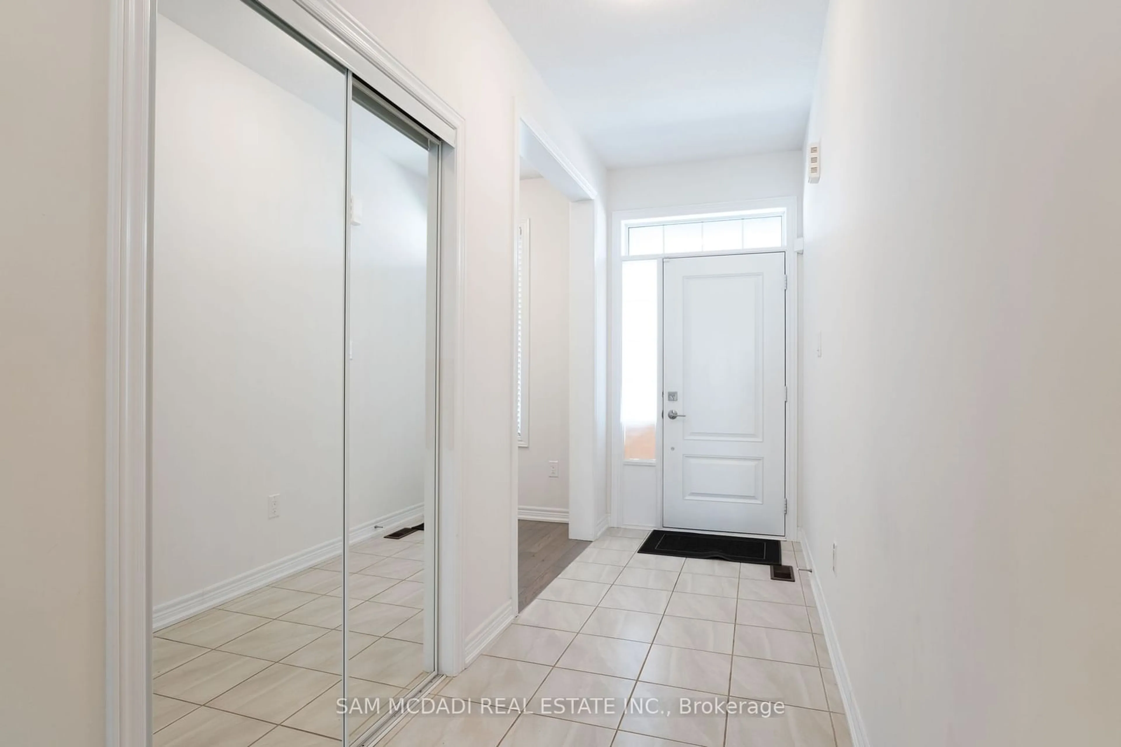 Indoor entryway, not visible floor for 3094 Blackfriar Common, Oakville Ontario L6H 0R3