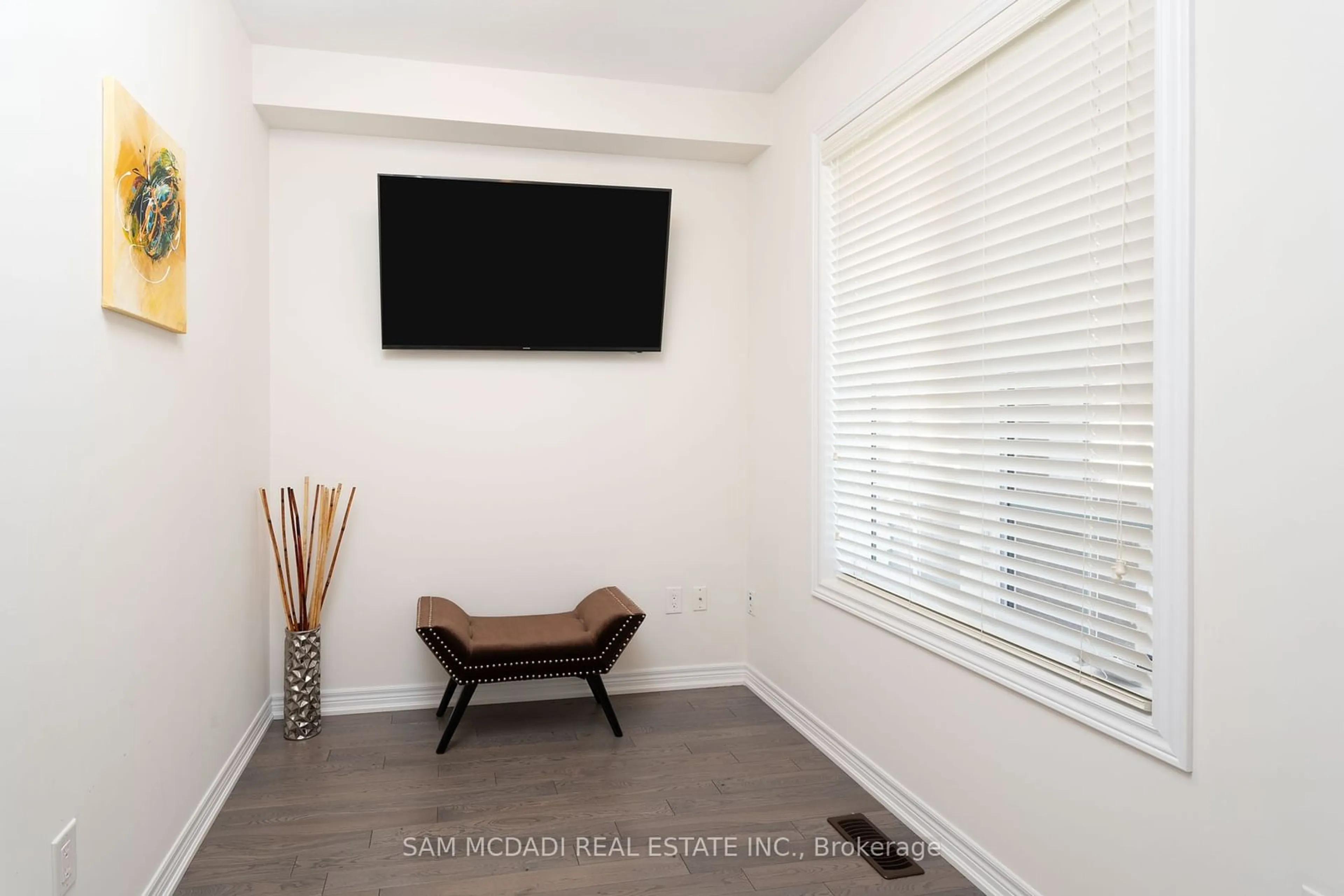 A pic of a room, wood floors for 3094 Blackfriar Common, Oakville Ontario L6H 0R3