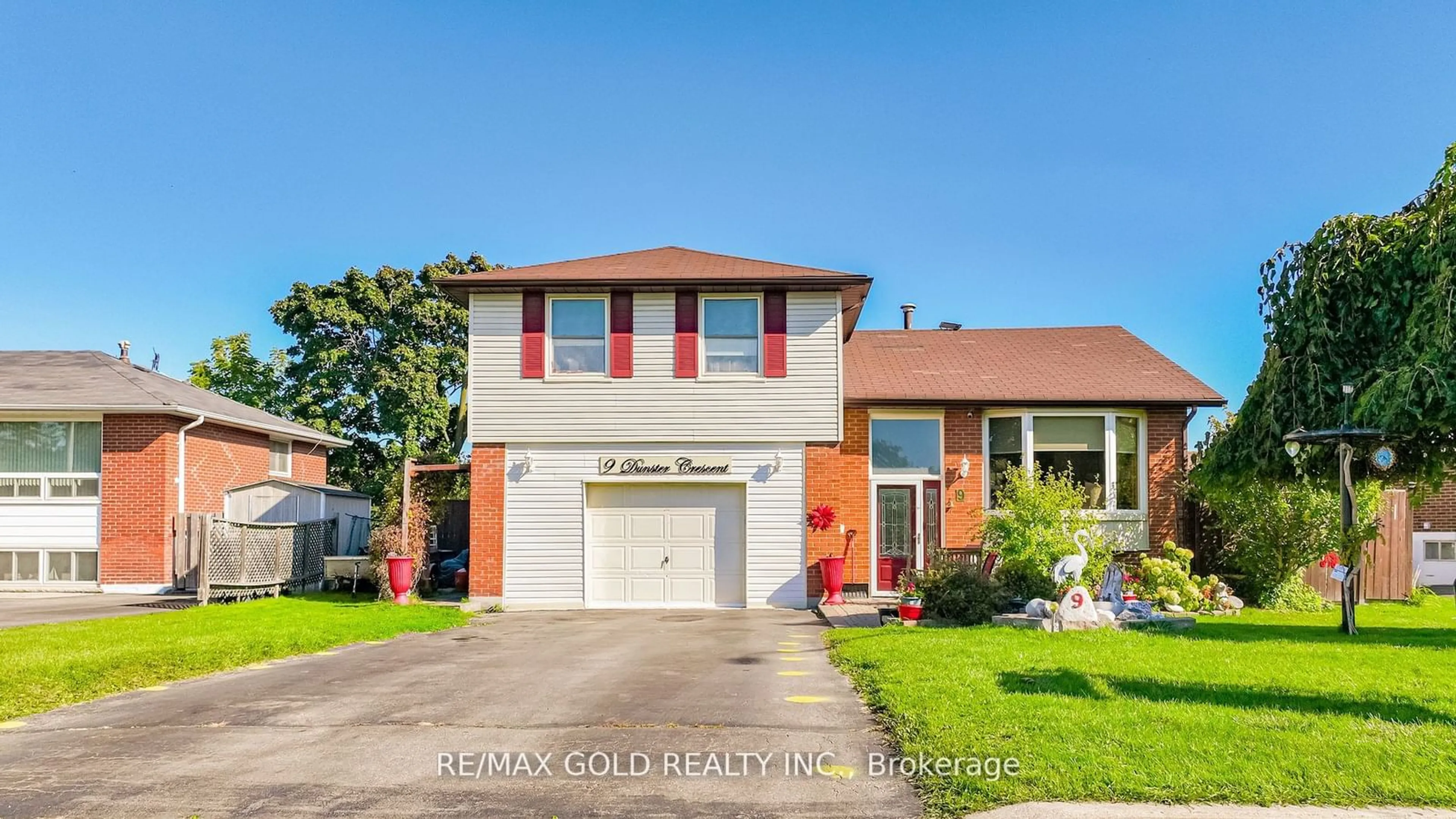 Frontside or backside of a home, the street view for 9 Dunster Cres, Brampton Ontario L6T 3J8