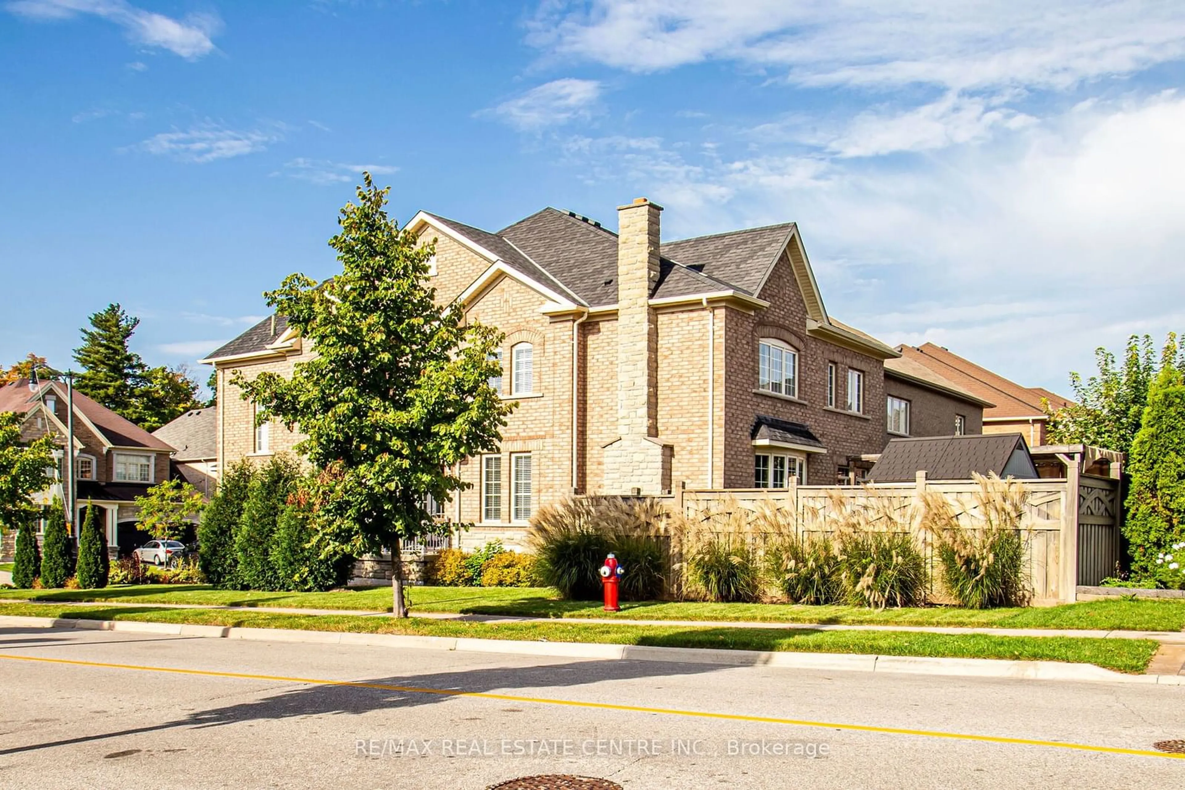 Home with brick exterior material for 30 Deanston Crt, Brampton Ontario L6X 2Z7