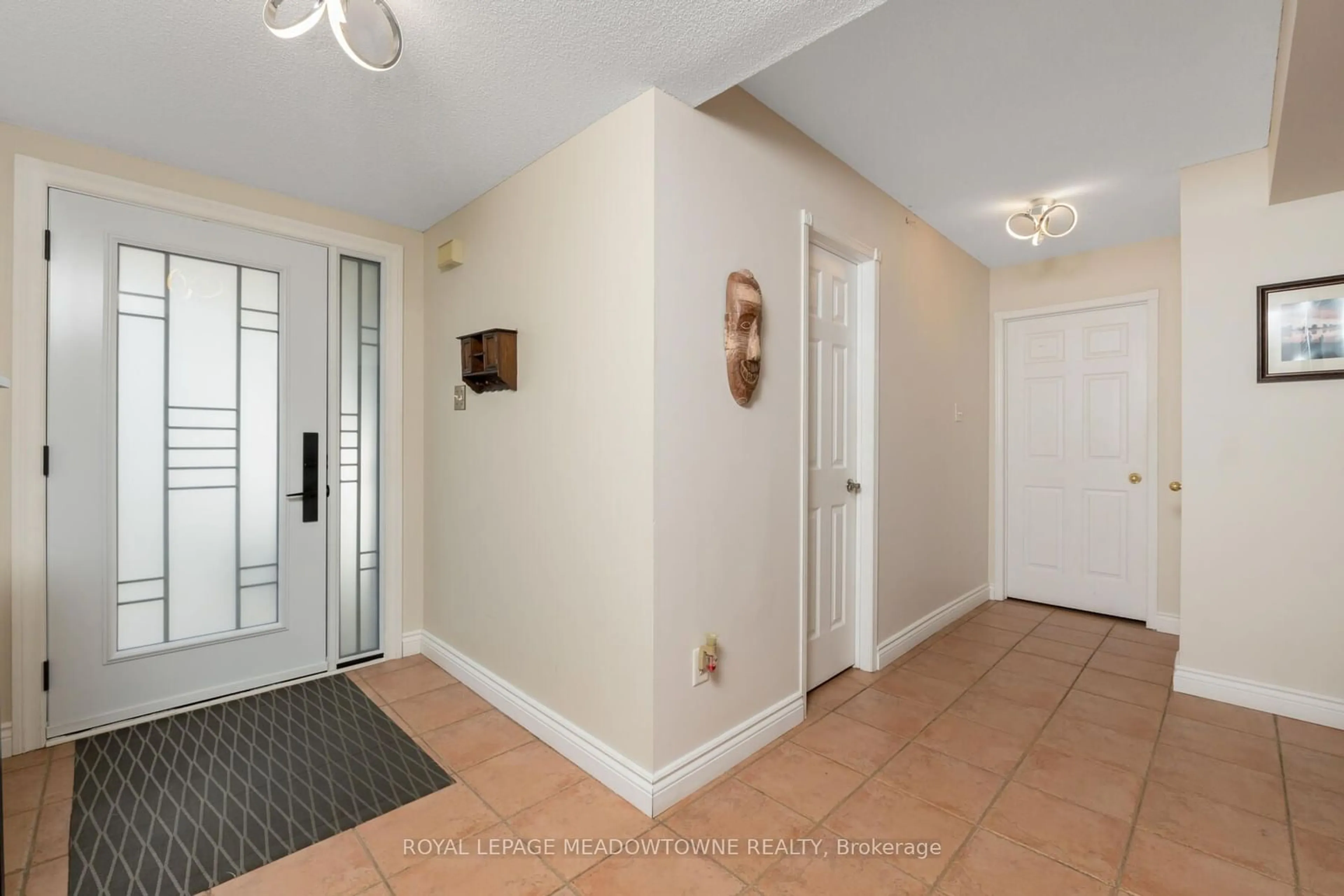 Indoor entryway, wood floors for 143 Porchlight Rd, Brampton Ontario L6X 4R7