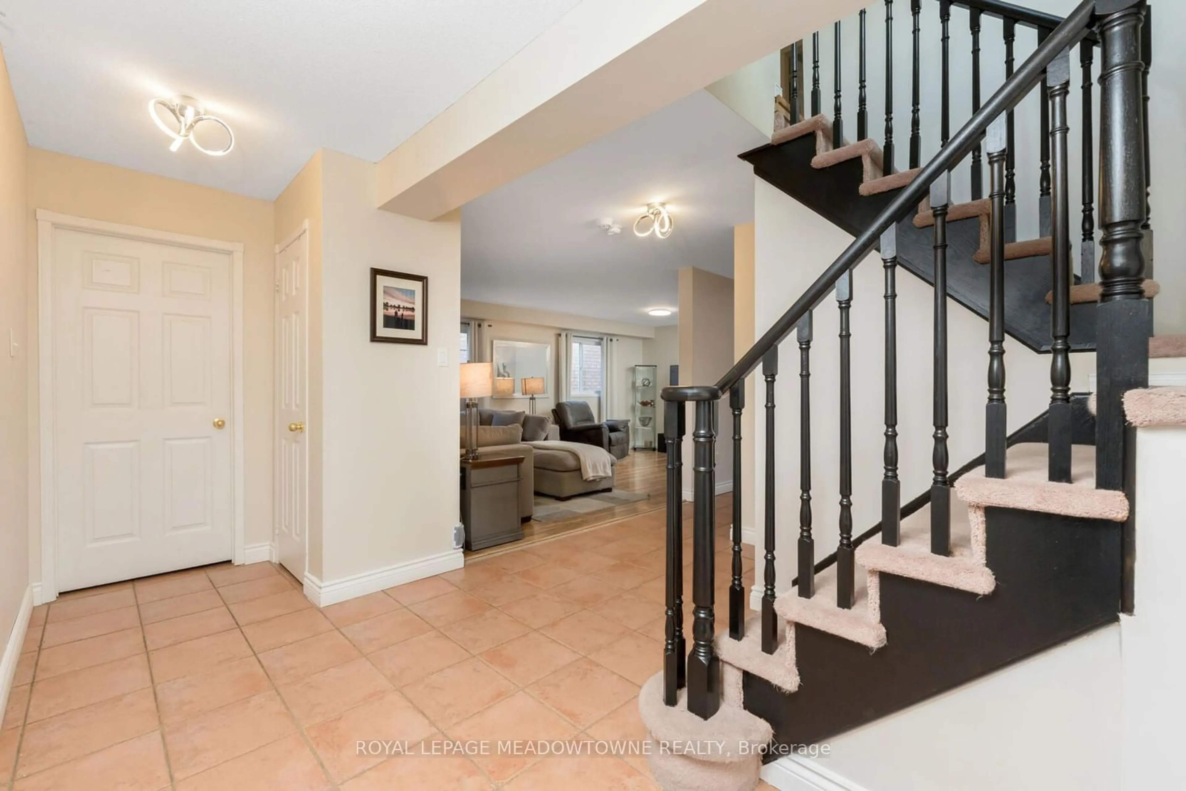 Indoor entryway, wood floors for 143 Porchlight Rd, Brampton Ontario L6X 4R7