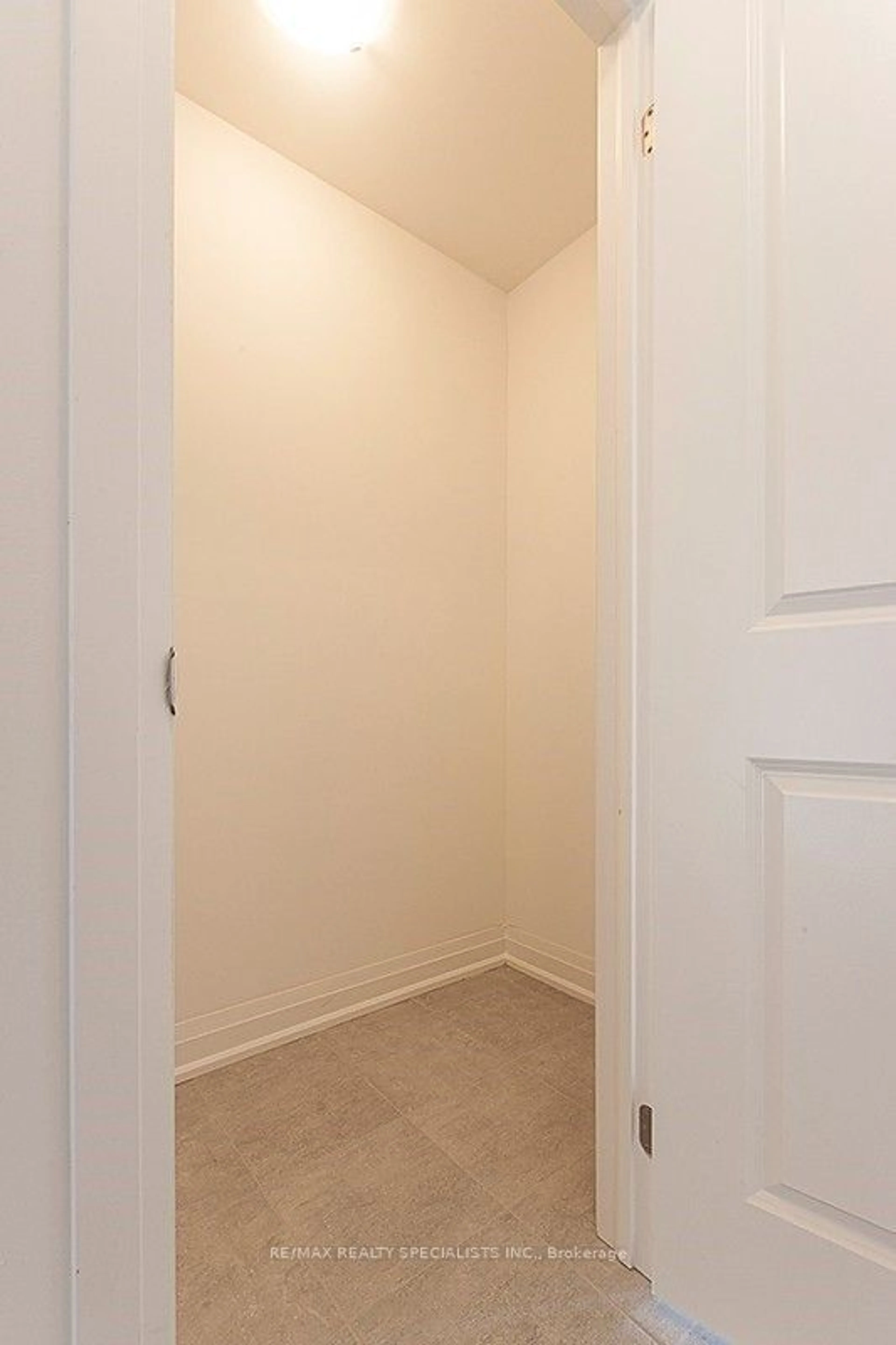 A pic of a room, not visible floor for 93 Windtree Way #54, Halton Hills Ontario L7G 0P6