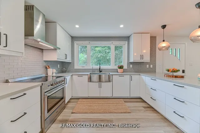Additional property image - 2285 Kilbride St