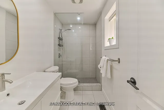 Additional property image - 2285 Kilbride St