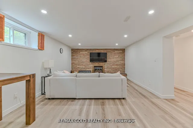 Additional property image - 2285 Kilbride St