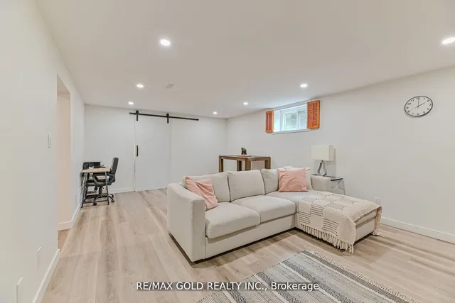 Additional property image - 2285 Kilbride St