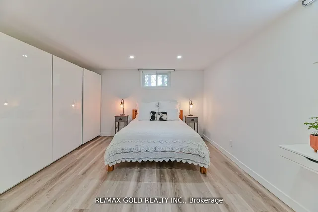 Additional property image - 2285 Kilbride St