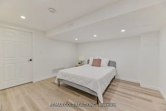 Additional property image - 2285 Kilbride St
