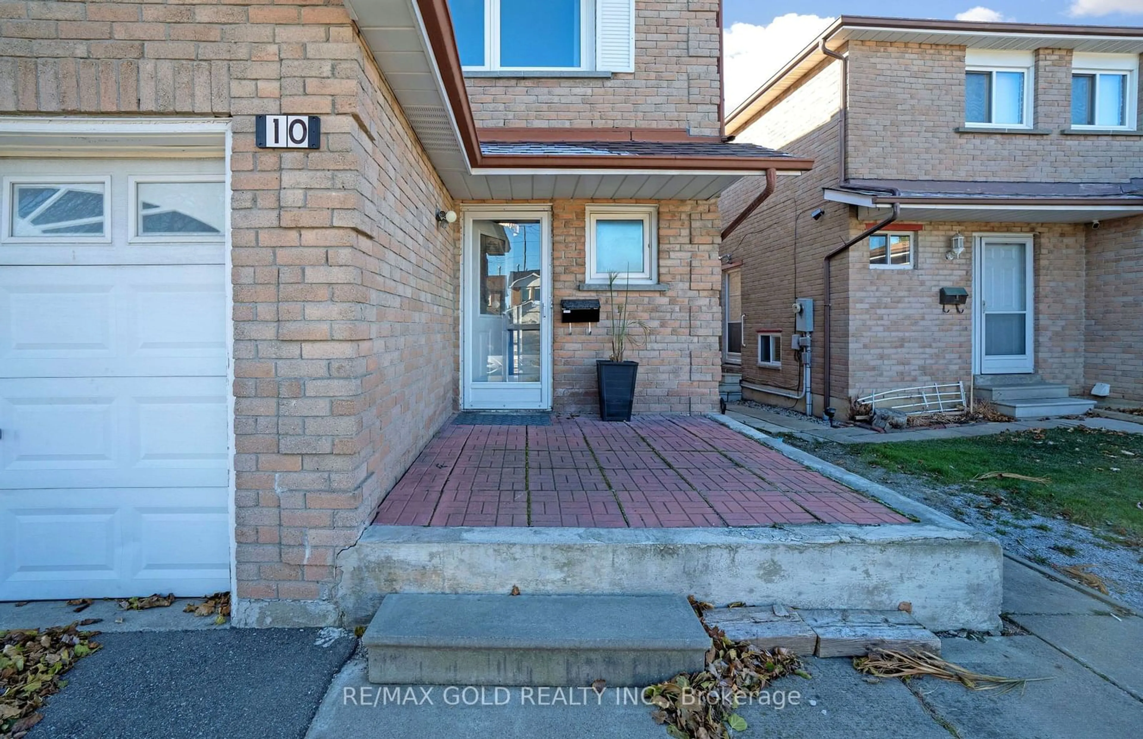 A pic from exterior of the house or condo, the street view for 10 Provence Tr, Toronto Ontario M9V 5B7