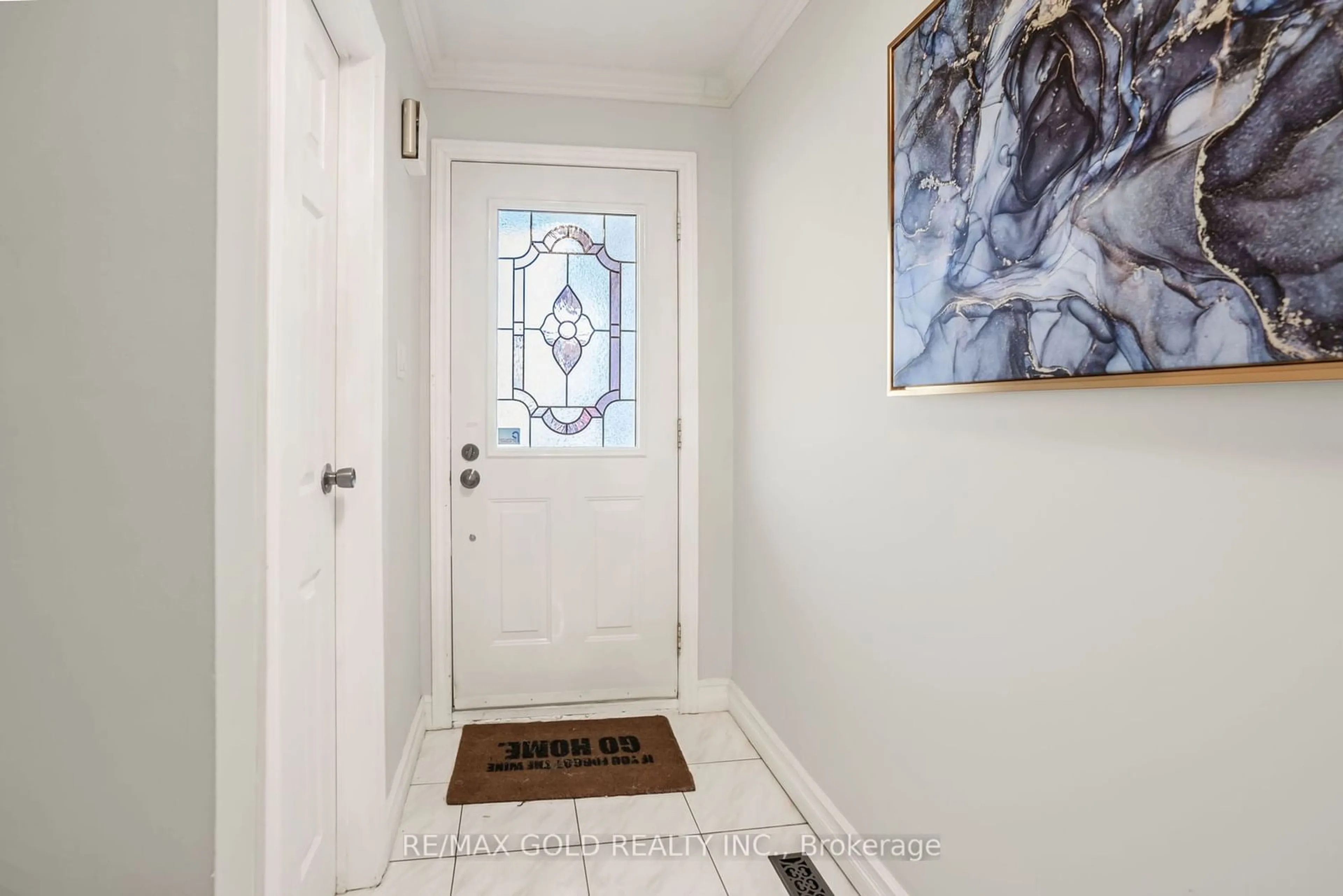 Indoor entryway, wood floors for 10 Provence Tr, Toronto Ontario M9V 5B7