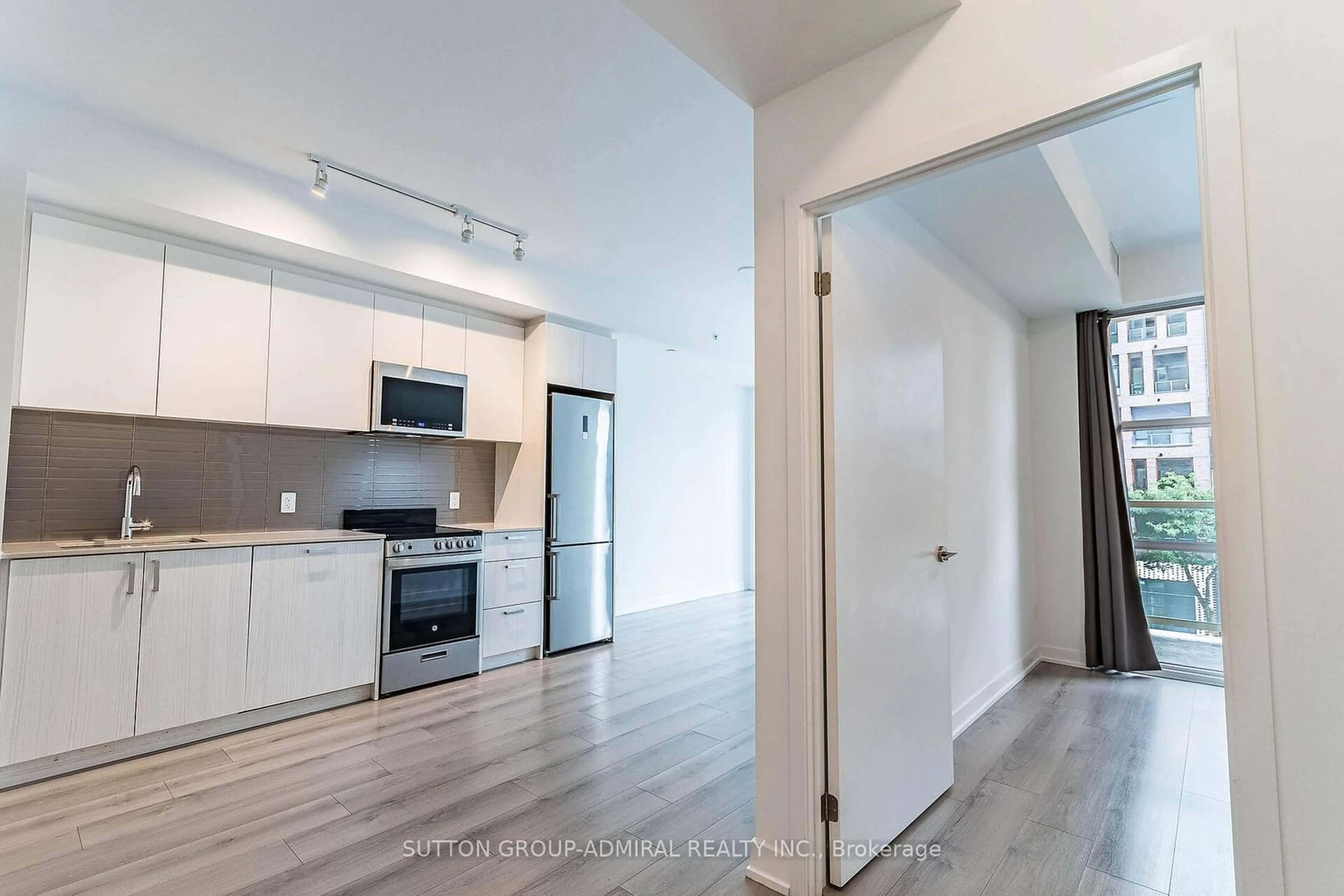 Open concept kitchen for 1787 St. Clair Ave #315, Toronto Ontario M6N 0B7