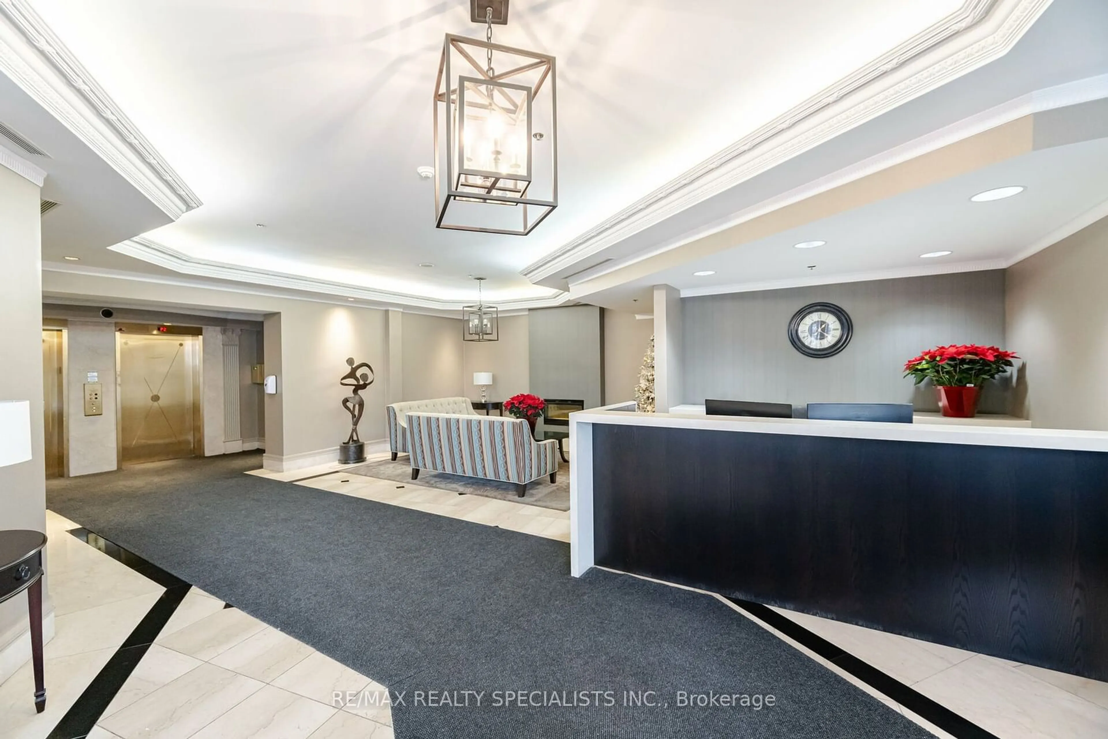 Indoor lobby for 1 Belvedere Crt #909, Brampton Ontario L6V 4M6